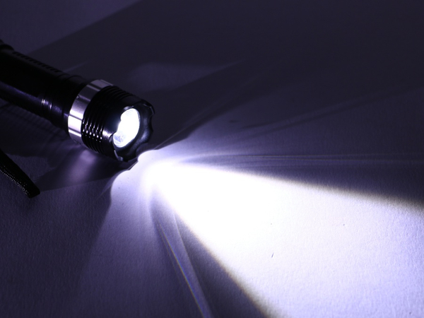 LED-Taschenlampe mit Zoom- und Blinklichtfunktion - Produktbild 5