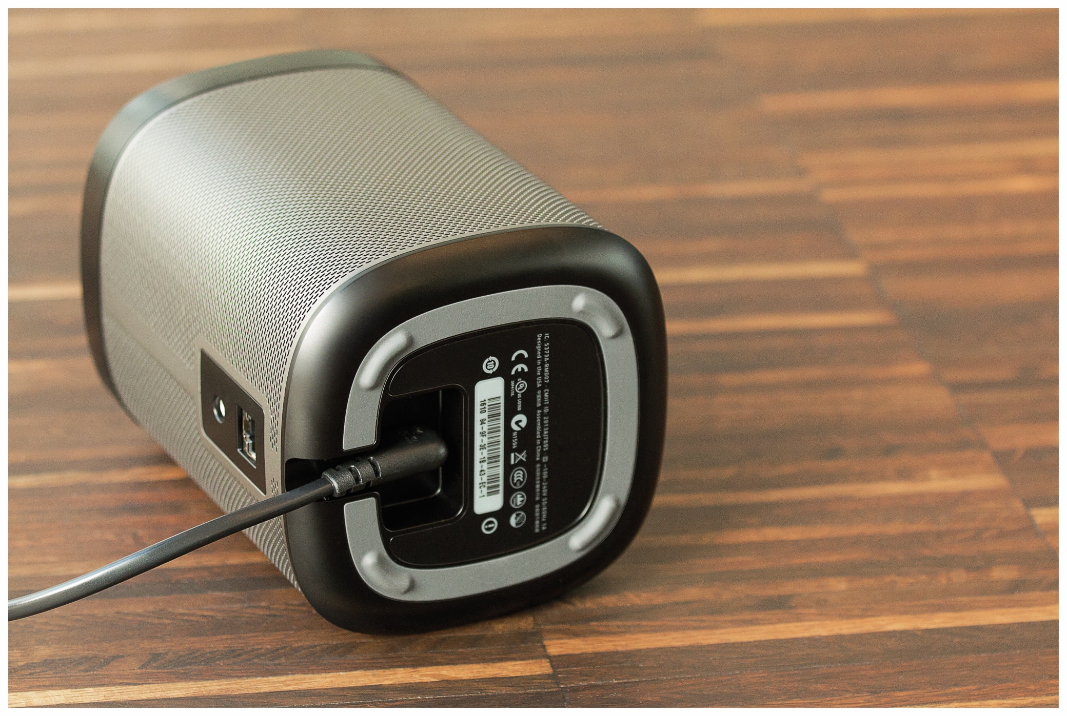 GOOBAY Euro-Netzkabel mit Doppelnutkupplung, schwarz, 1m, 90°, geeignet für SONOS PLAY 1 und 5