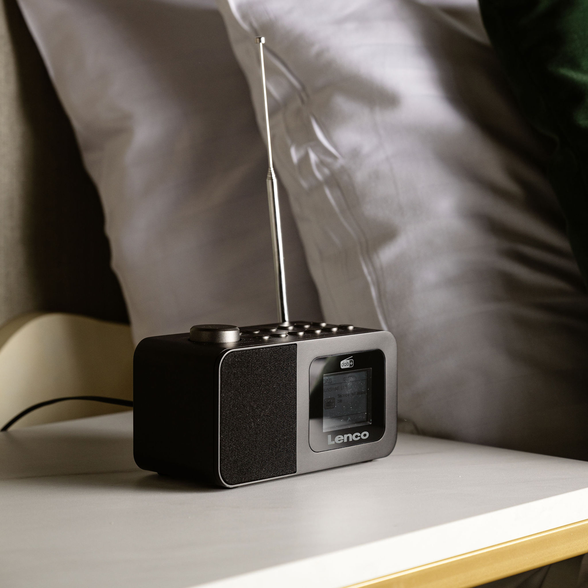 LENCO DAB+/FM Uhrenradio, Bluetooth, Farbdisplay LENCO DAB+/FM Uhrenradio, Bluetooth, Farbdisplay