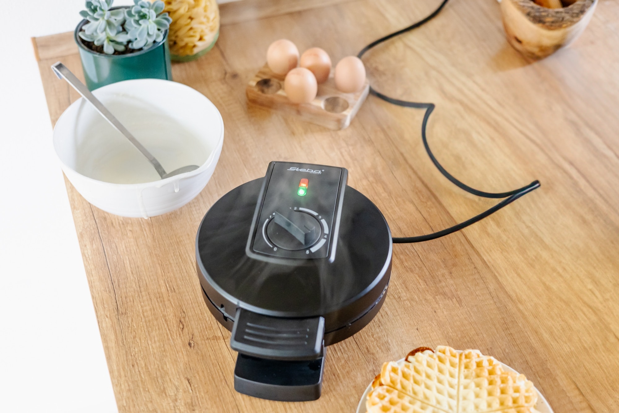 STEBA XL Waffeleisen WE 3 XL, Ø18,5cm, 5 Herzwaffeln, 900W