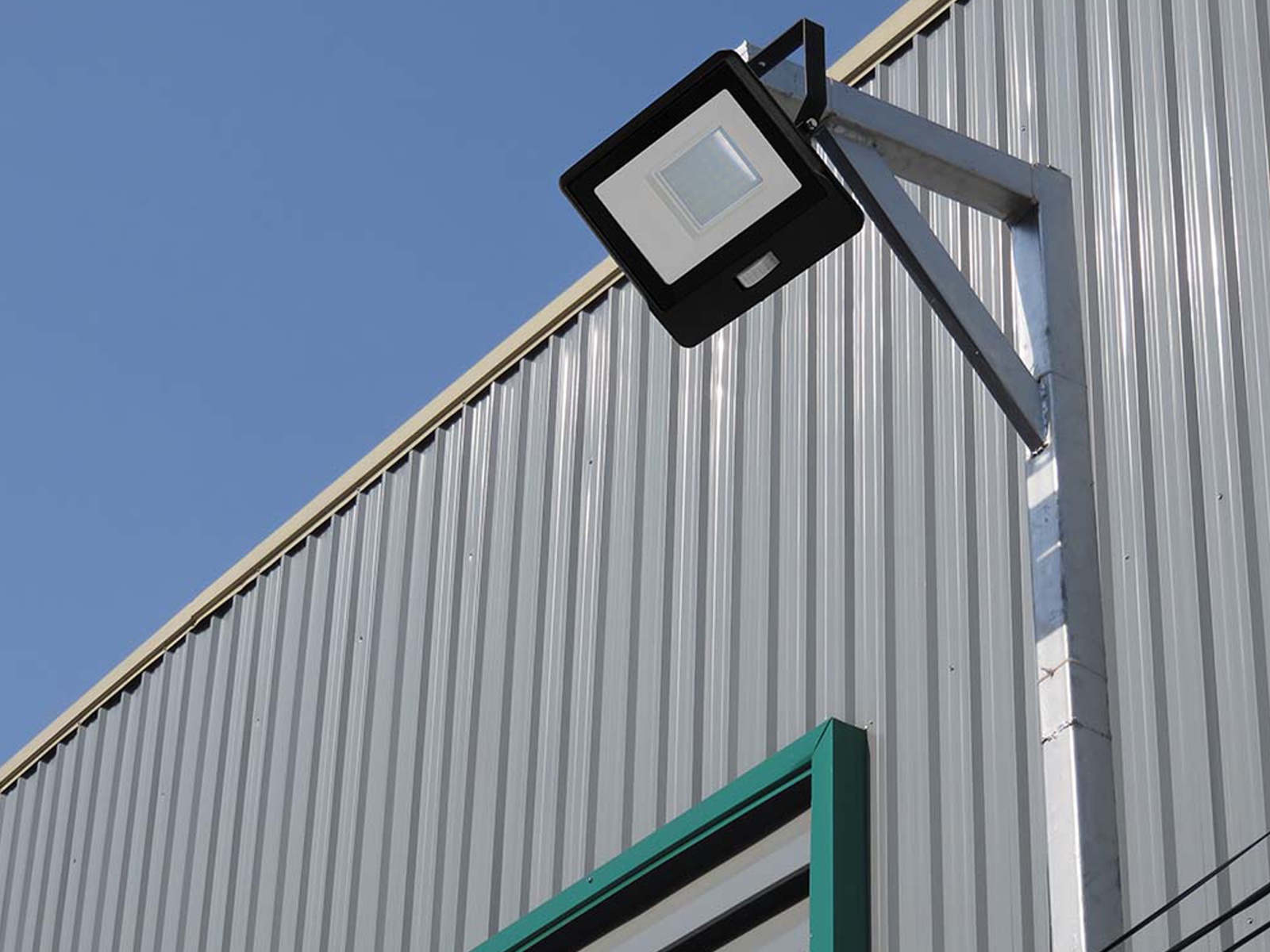 V-TAC LED-Fluter, Bewegungsmelder VT-158S-1 (20291) EEK: F, 50W, 4000 lm, 6500K, schwarz V-TAC LED-Fluter, Bewegungsmelder VT-158S-1 (20291) EEK: F, 50W, 4000 lm, 6500K, schwarz