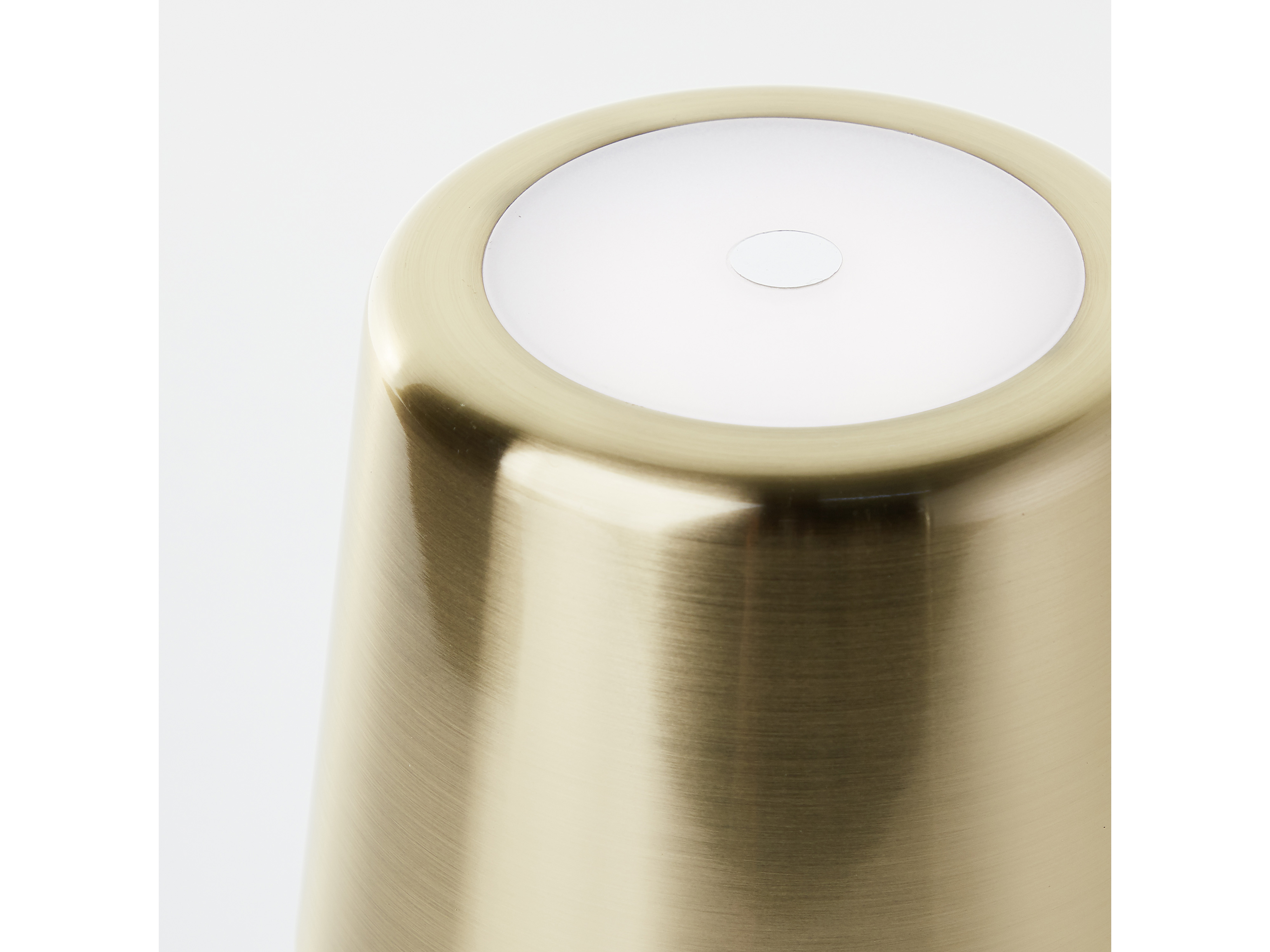 BRILLIANT LED-Akku-Tischleuchte Xaana, 4W, 300lm, CCT, messing-gebürstet
