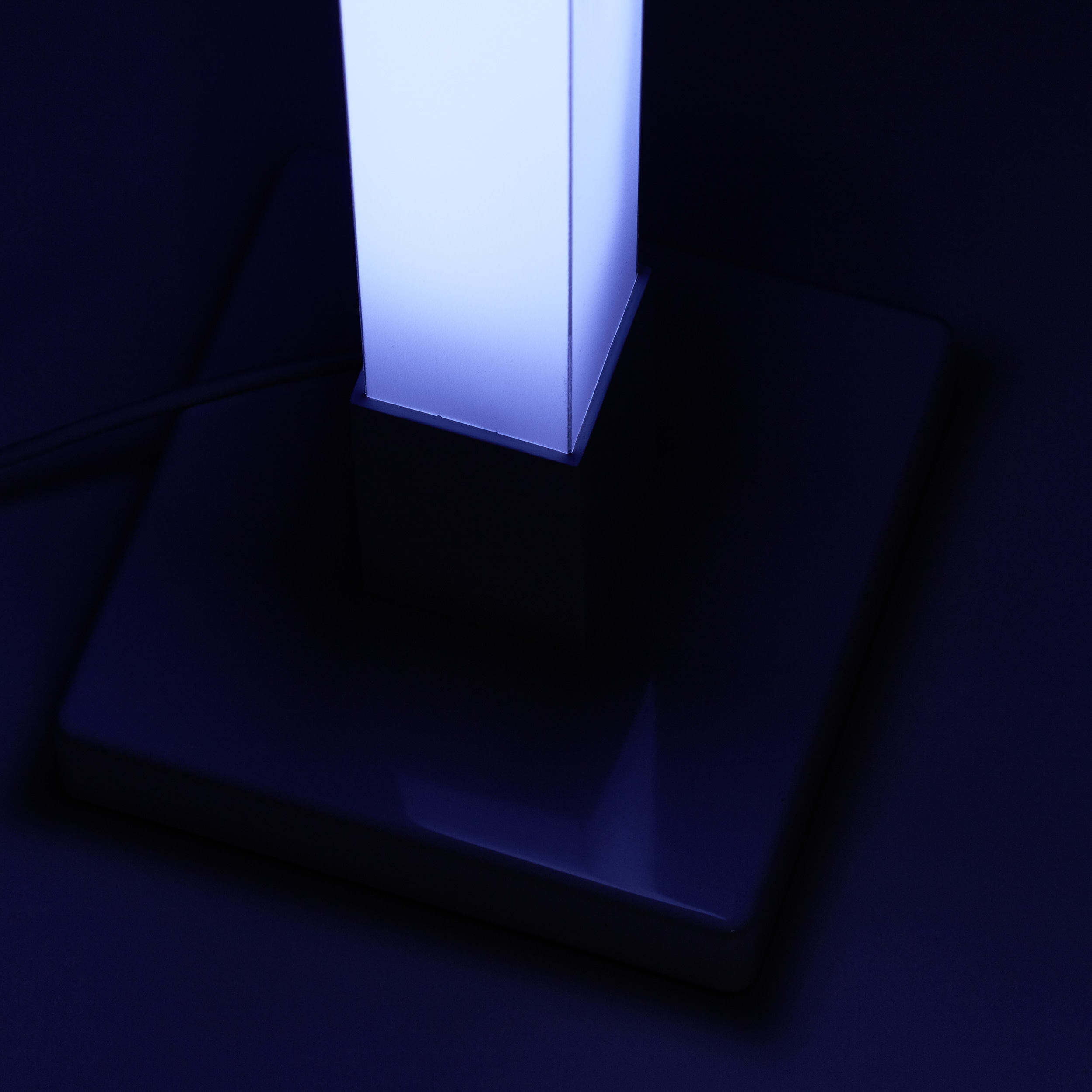 BRILLIANT LED-Stehleuchte Neele, 6,5 W, 125 lm, RGB, dimmbar, weiß