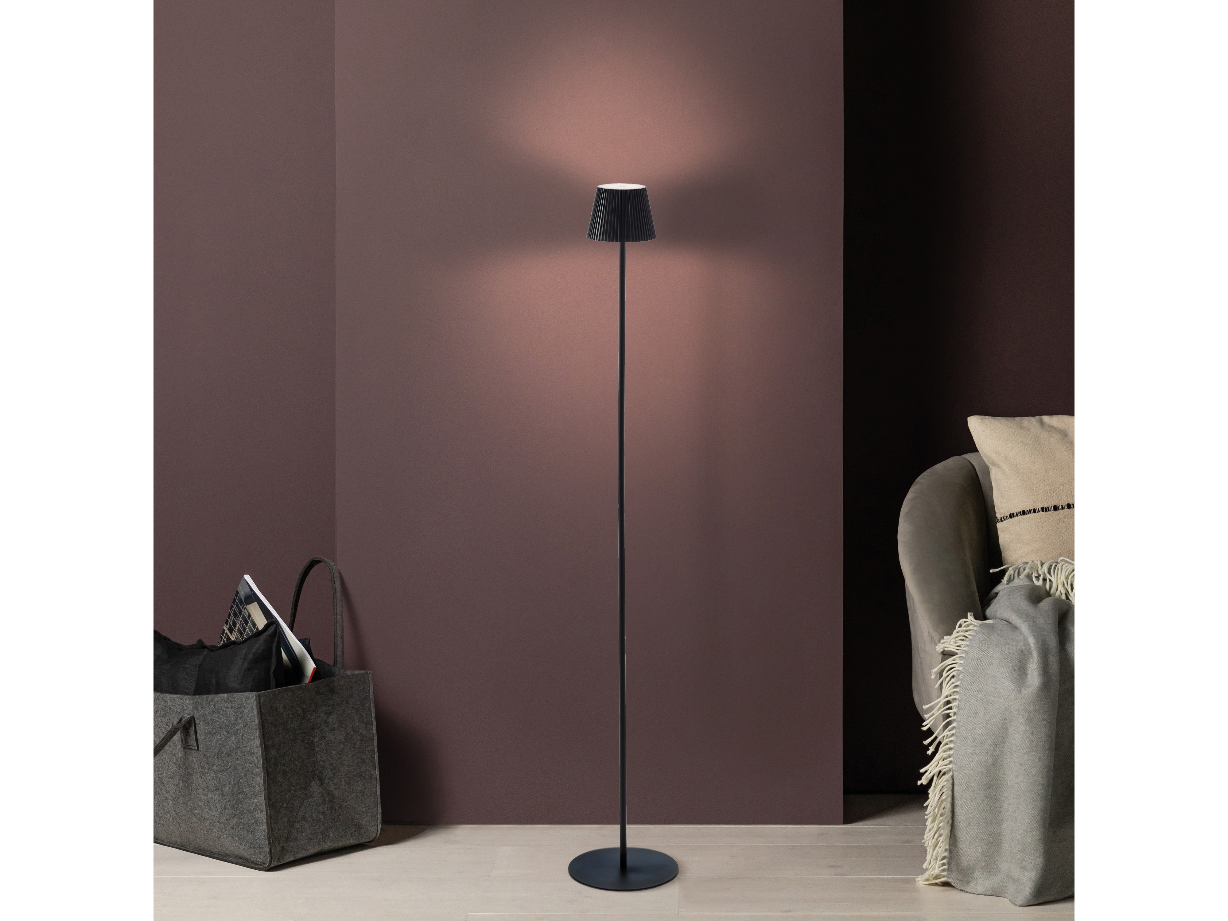 BRILLIANT LED-Akku-Stehleuchte Macobo, 3,4W, 340lm, 3000K, schwarz