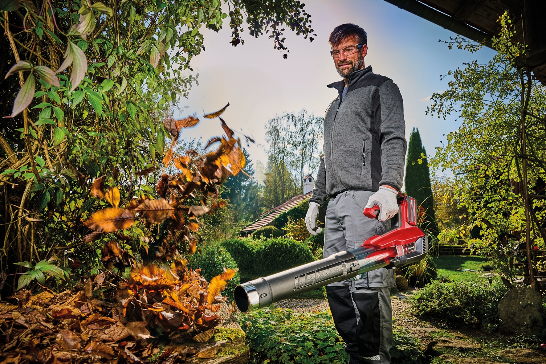 EINHELL PROFESSIONAL Akku-Laubbläser GP-LB 18/200 Li E-Kit (1x 4,0 Ah) EINHELL PROFESSIONAL Akku-Laubbläser GP-LB 18/200 Li E-Kit (1x 4,0 Ah)
