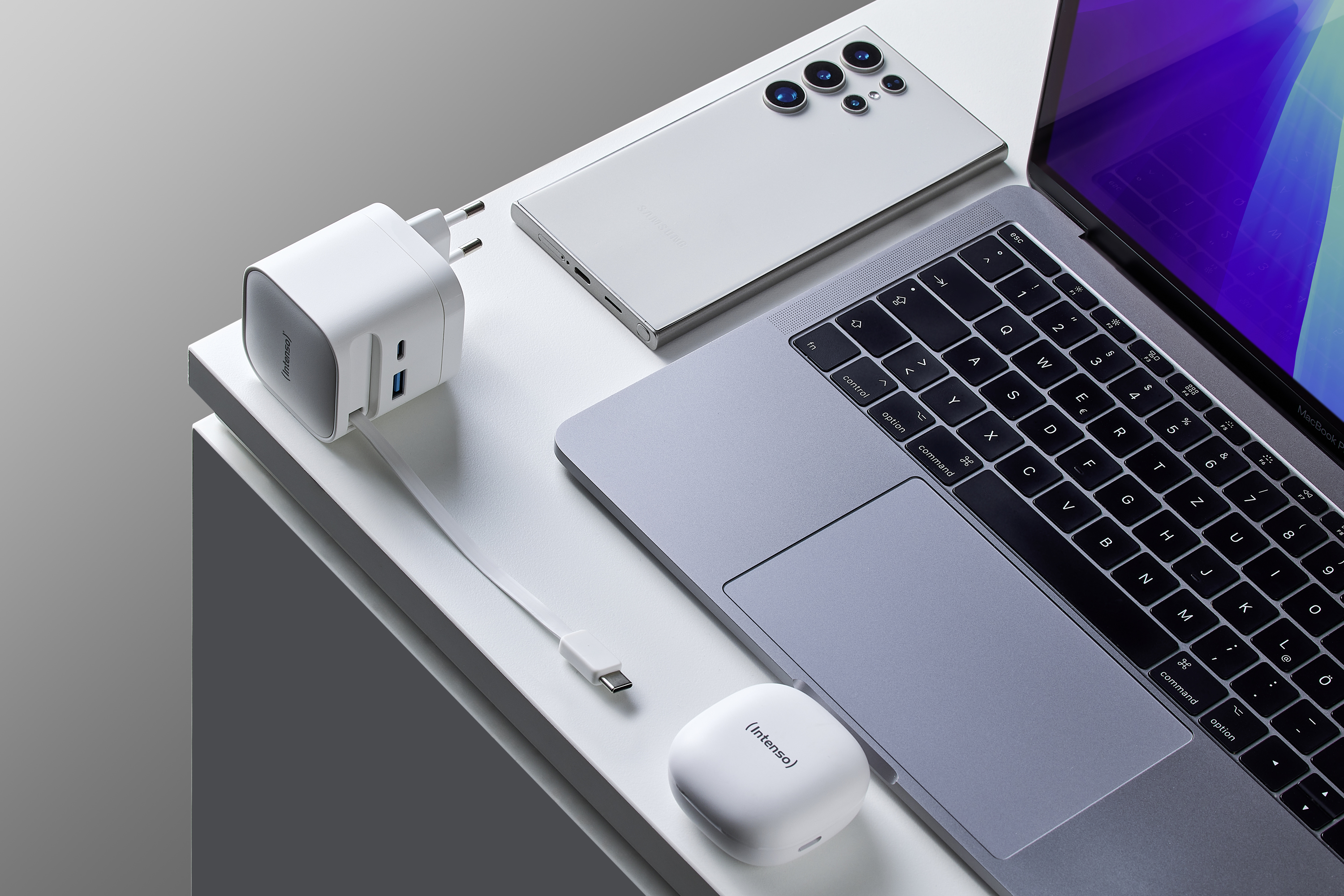 INTENSO Schnellladegerät, 65 W, ausziehbares USB-C Kabel, EU-Stecker, weiß INTENSO Schnellladegerät 7806520, 65 W, weiß