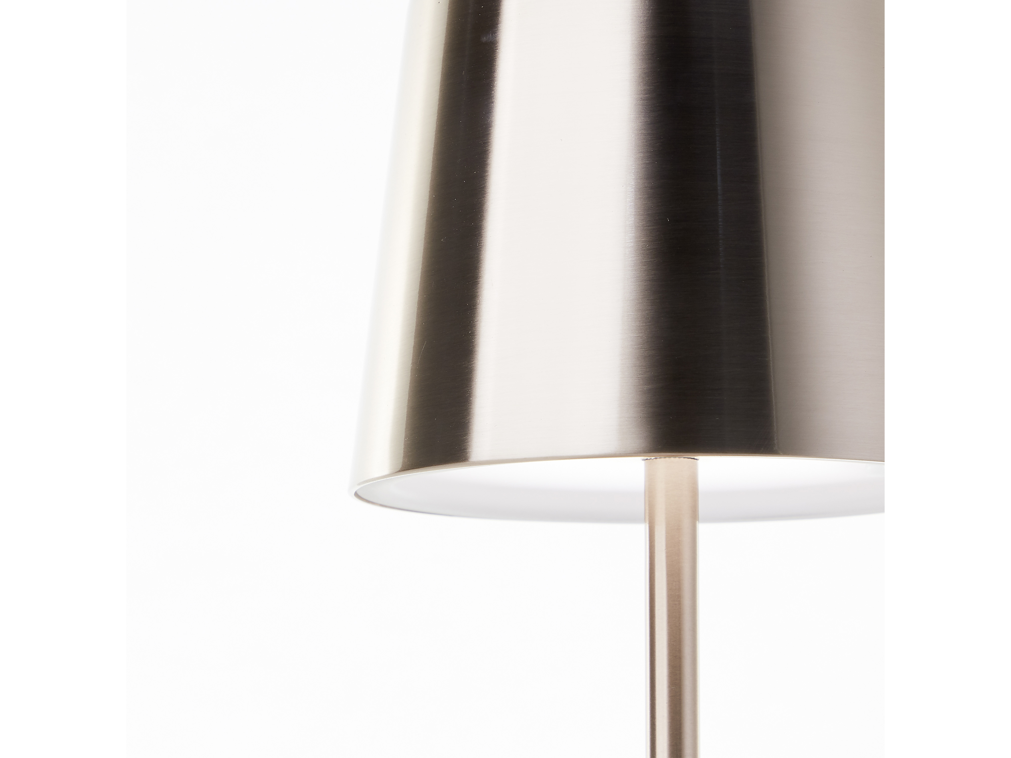 BRILLIANT LED-Akku-Tischleuchte Xaana, 4W, 300lm, CCT, Kupfer-hell