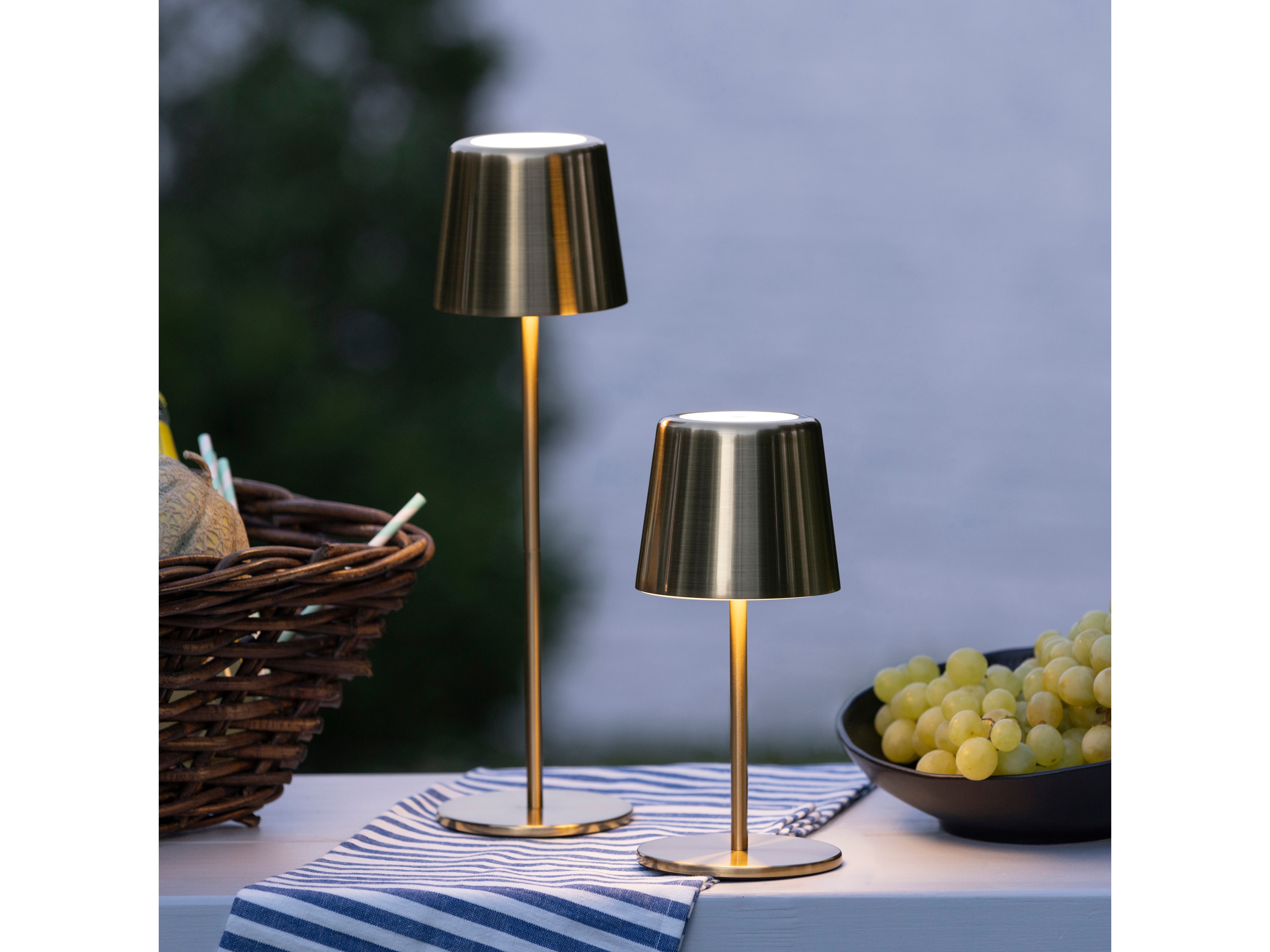 BRILLIANT LED-Akku-Tischleuchte Xaana, 4W, 300lm, CCT, messing-gebürstet