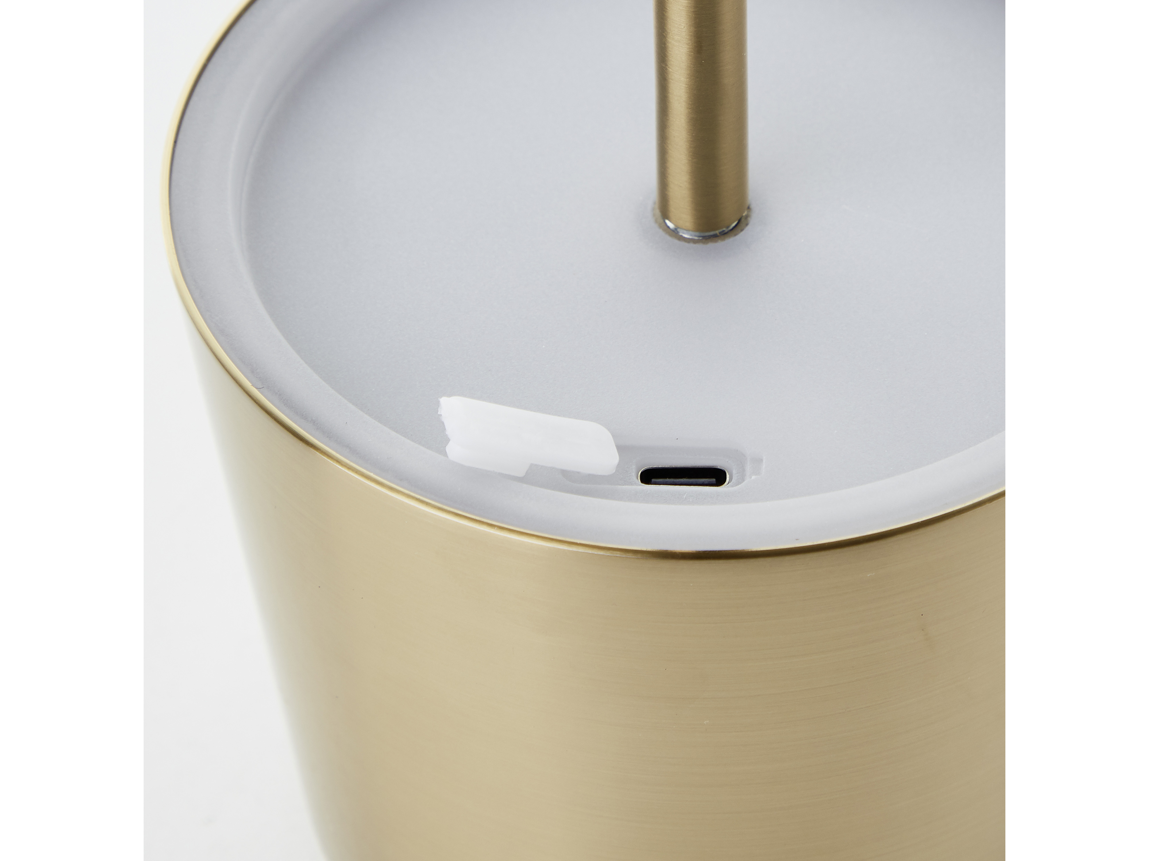 BRILLIANT LED-Akku-Tischleuchte Xaana, 4W, 300lm, CCT, messing-gebürstet
