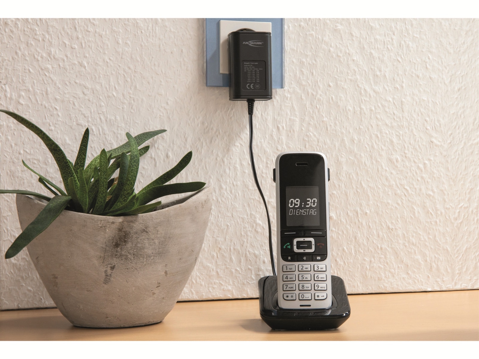 ANSMANN Universal-Netzteil APS 300, 3,6W, Ladestrom max. 0,6A, 3-12V-