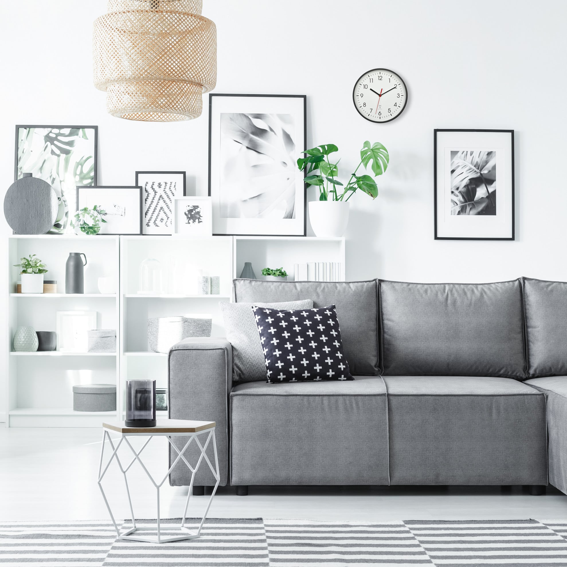 TFA Analoge Funkwanduhr 60.3550.01, weiß/schwarz