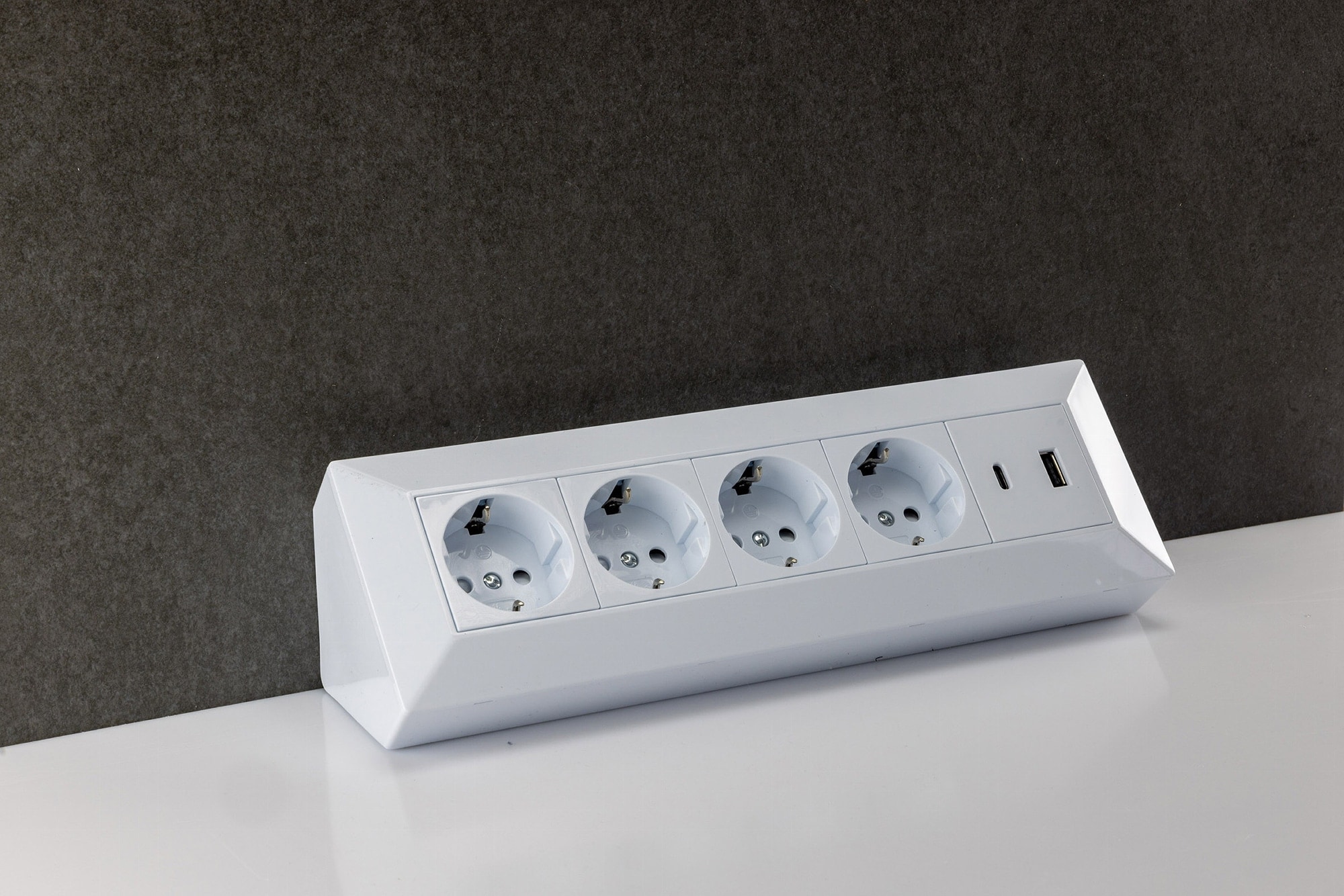 CHILITEC Steckdosenblock 23788, 4-fach, USB-A+C, 250V/16A, weiß CHILITEC Steckdosenblock 23788, 4-fach, USB-A+C, 250V/16A, weiß