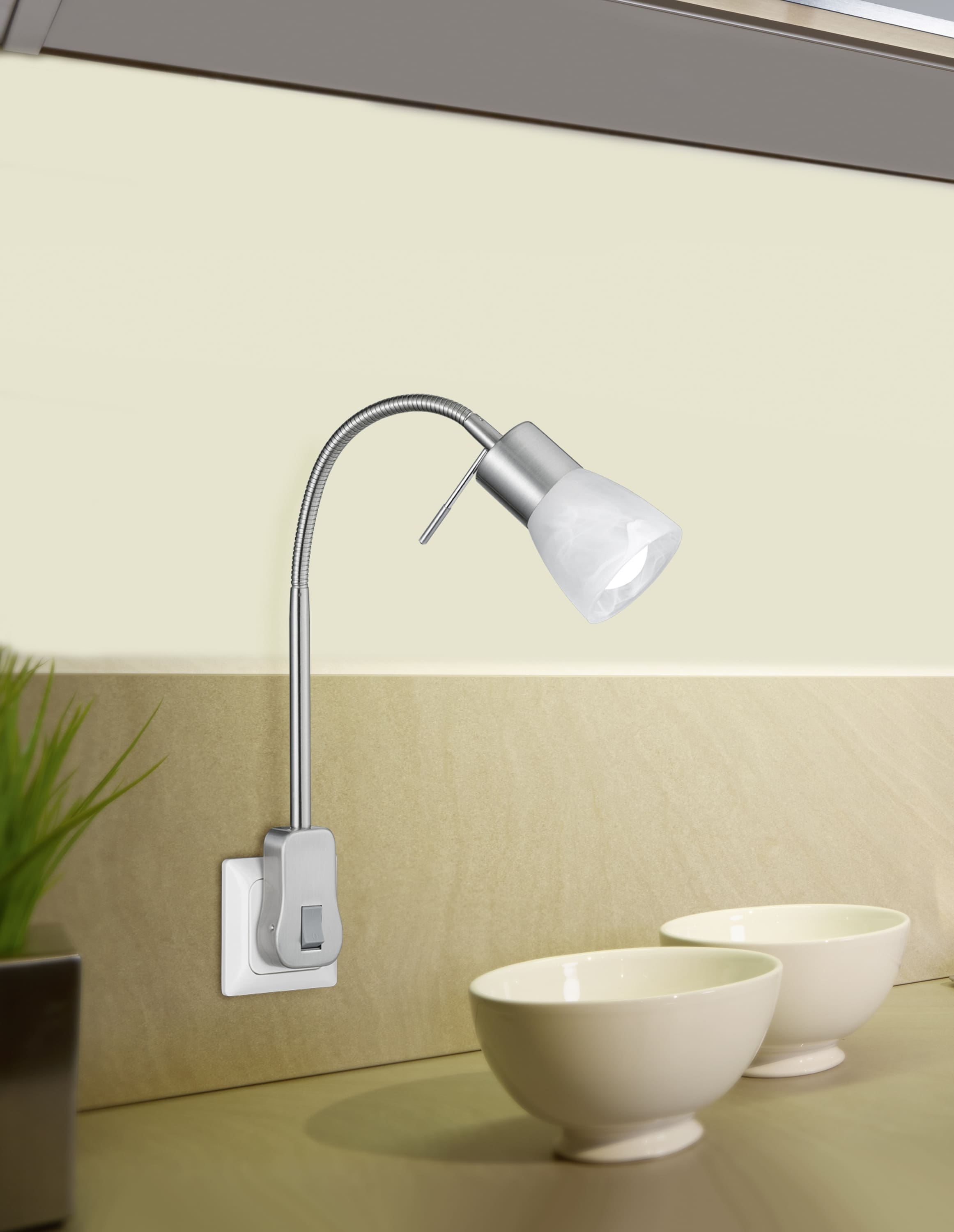 TRIO LED-Steckerleuchte Levisto 891010107 nickel-matt, inkl. E14 LED 4,9 W, 470 lm, 3000 K