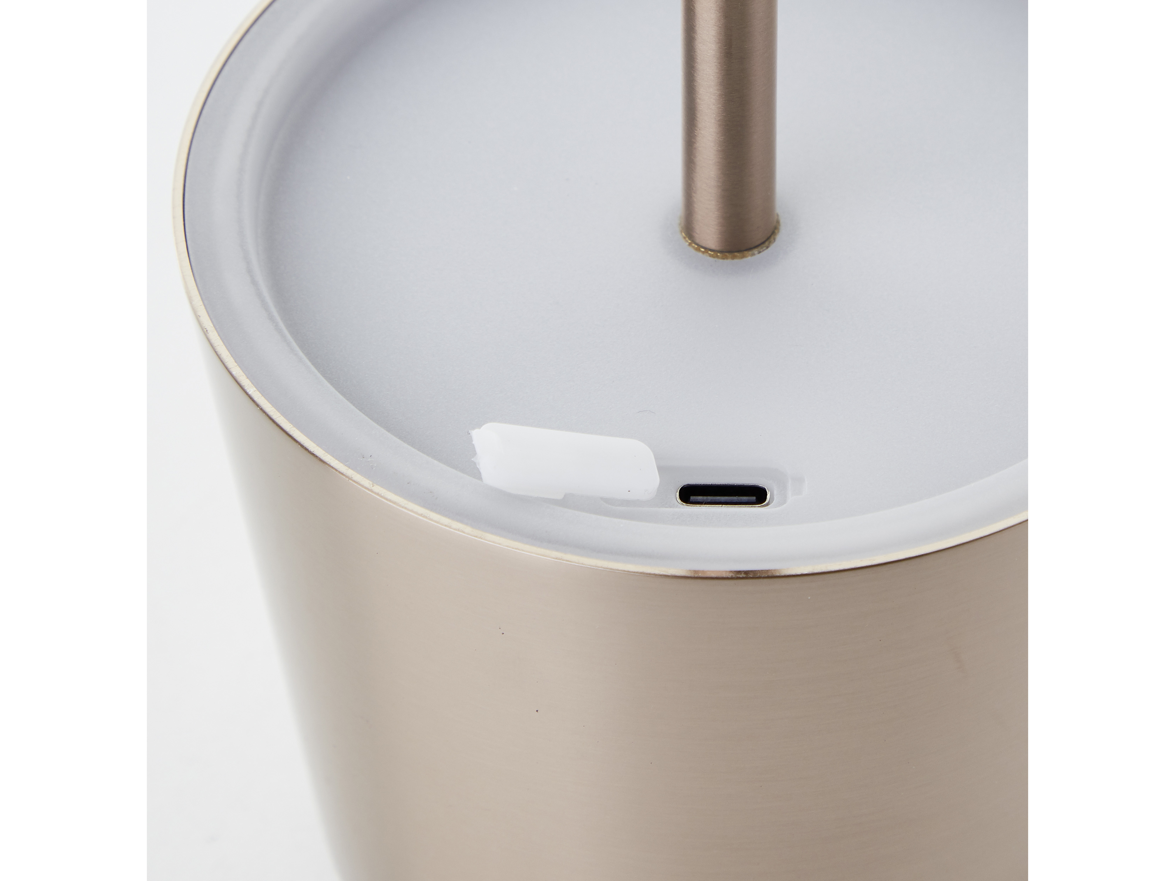 BRILLIANT LED-Akku-Tischleuchte Xaana, 4W, 300lm, CCT, Kupfer-hell