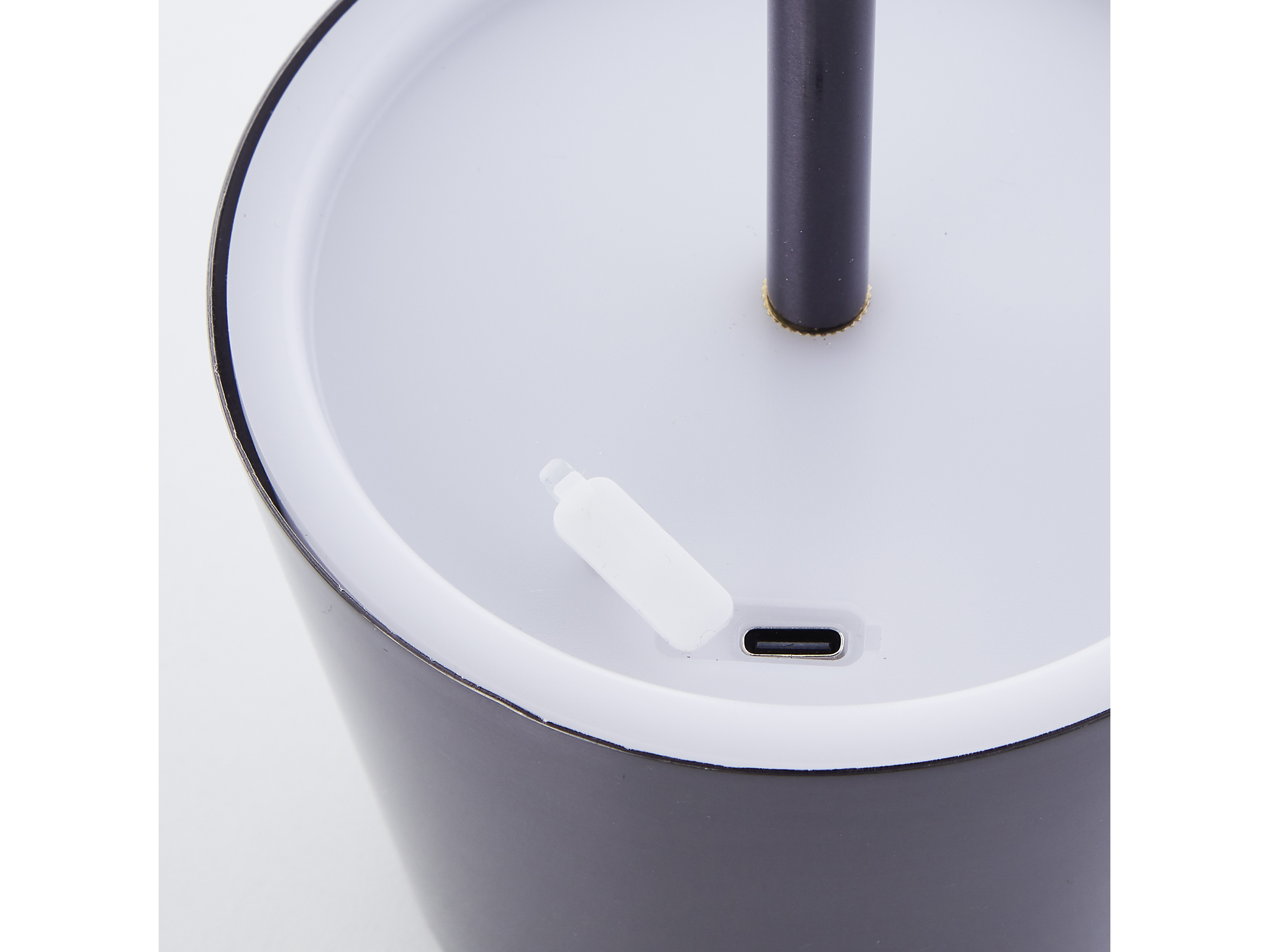 BRILLIANT LED-Akku-Tischleuchte Xaana, 4W, 300lm, CCT, schwarz-chrom
