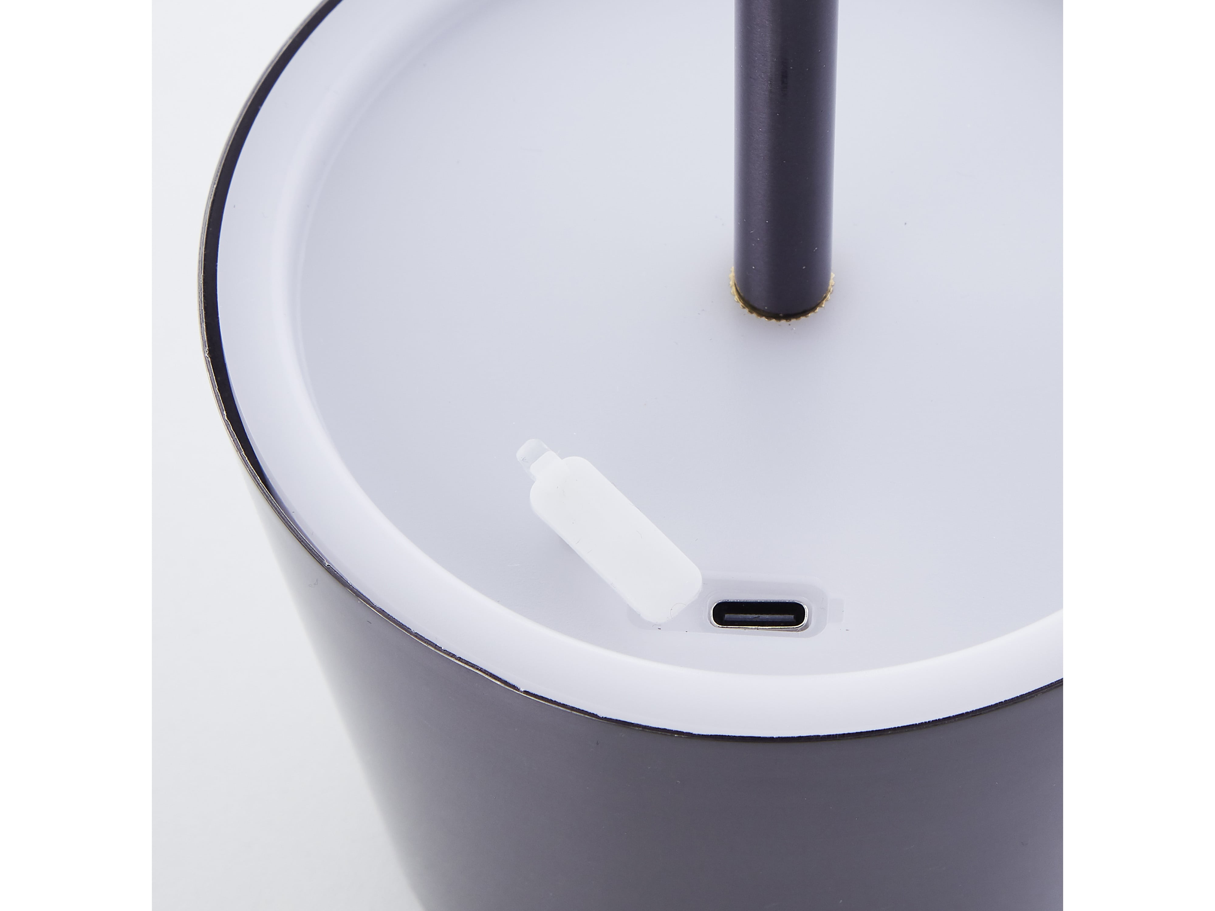 BRILLIANT LED-Akku-Tischleuchte Xaana, 4W, 300lm, CCT, schwarz-chrom