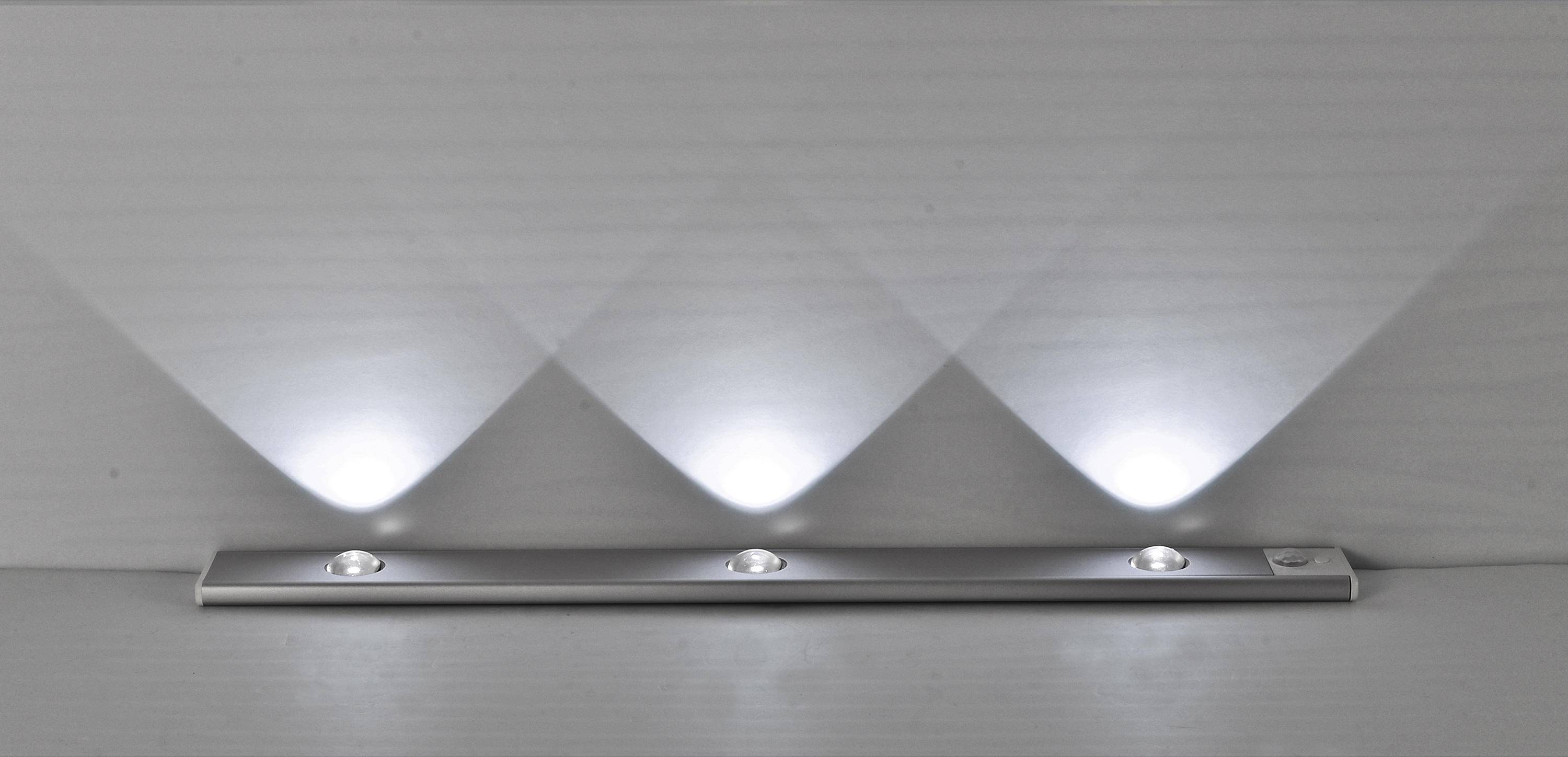 REV LED-Akku-Unterbauleuchte Spot, 1,5W, CCT, 110lm, warmweiß, neutralweiß, kaltweiß, IP20, silber, 40 cm