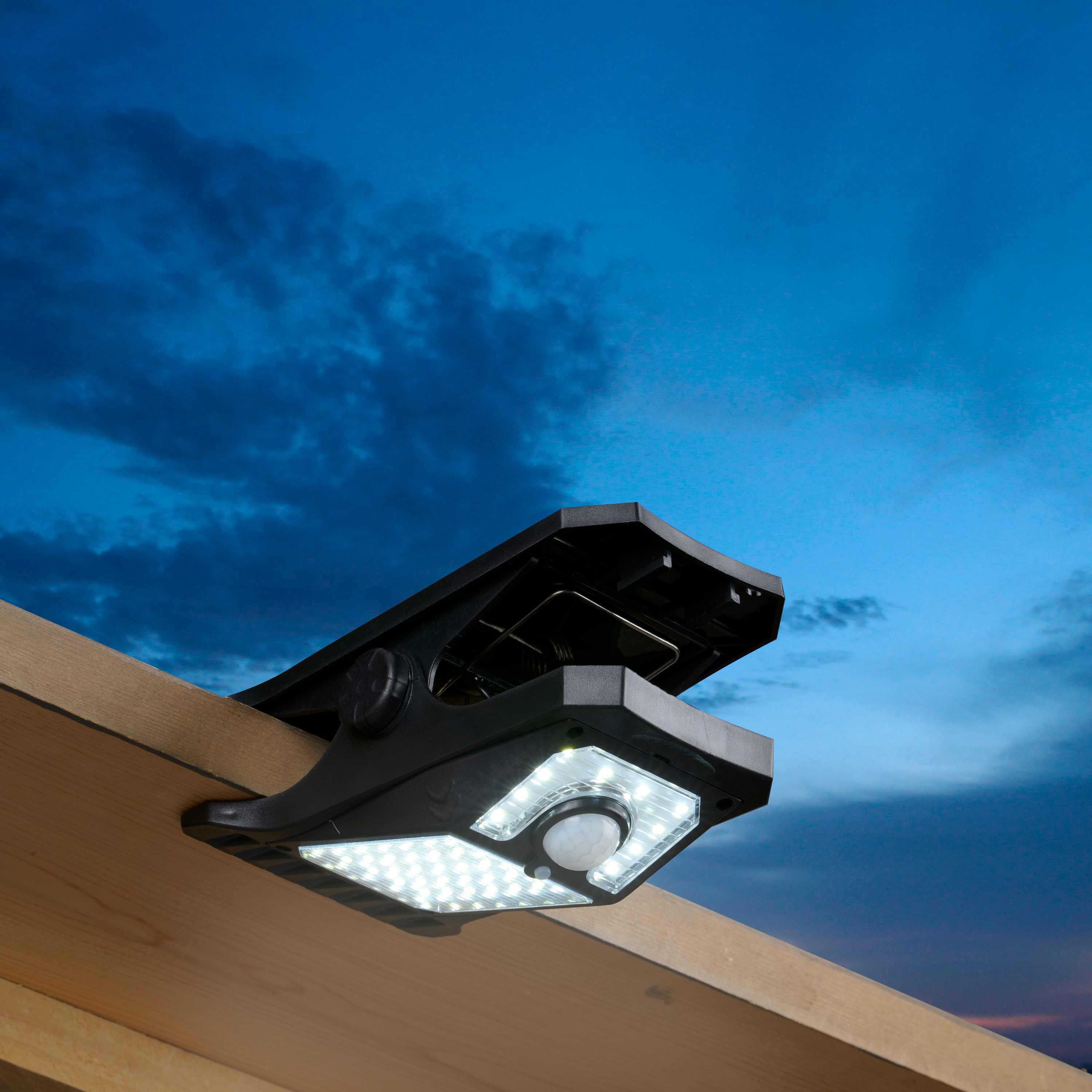 GRUNDIG LED-Solar-Ansteckleuchte 170x100x98 mm GRUNDIG LED-Solar-Ansteckleuchte 170x100x98 mm