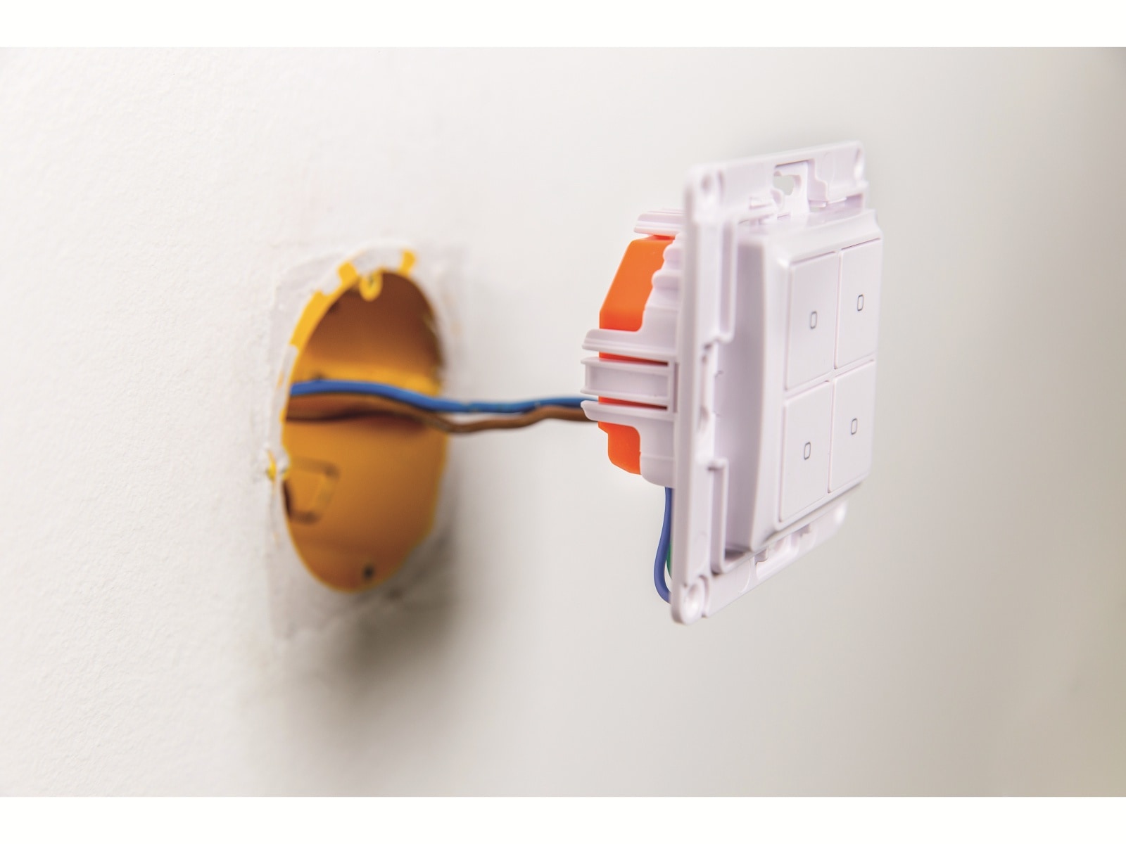 SHELLY Szenenaktivierer Plus i4, WLAN, Bluetooth SHELLY Szenenaktivierer Plus i4, WLAN, Bluetooth