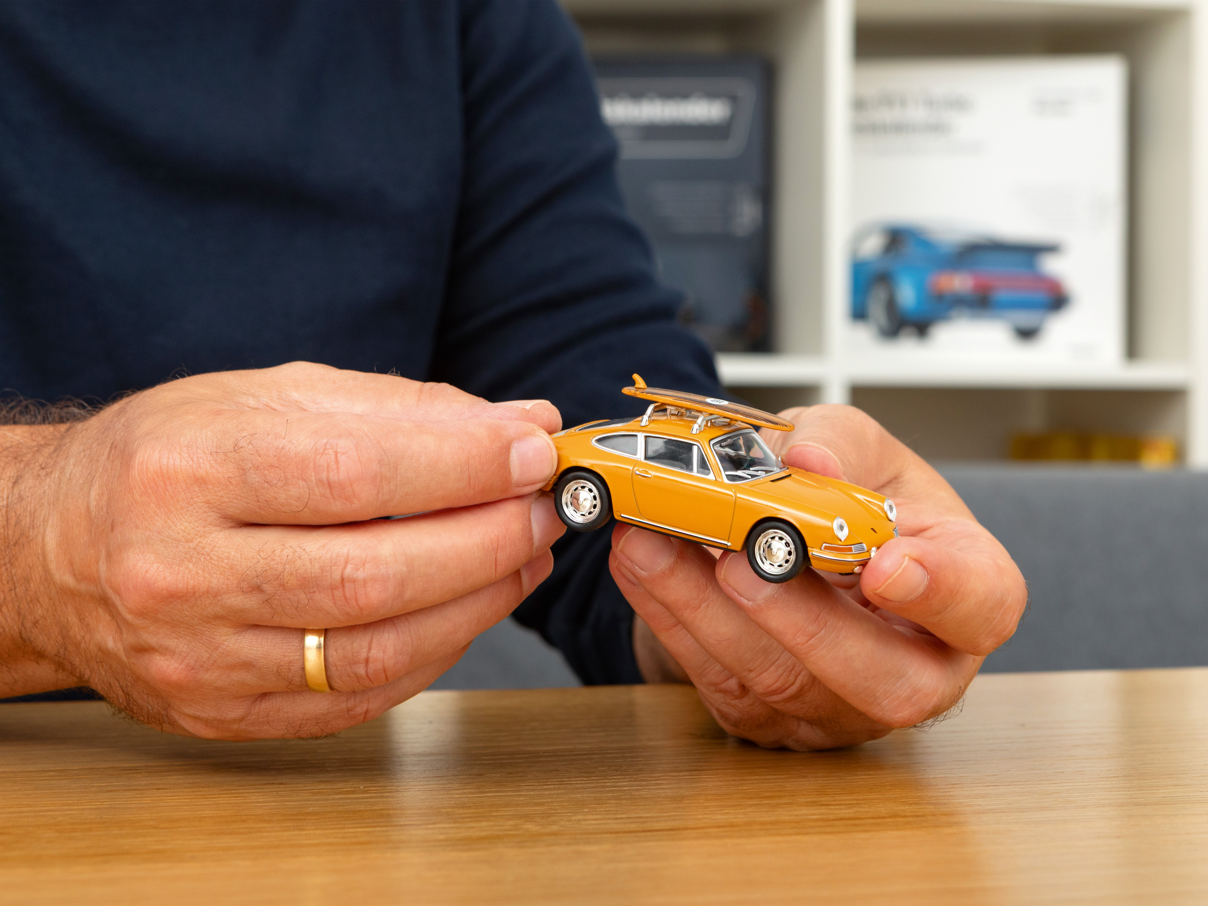 FRANZIS Porsche 911 Adventskalender Surfbrett 1:43