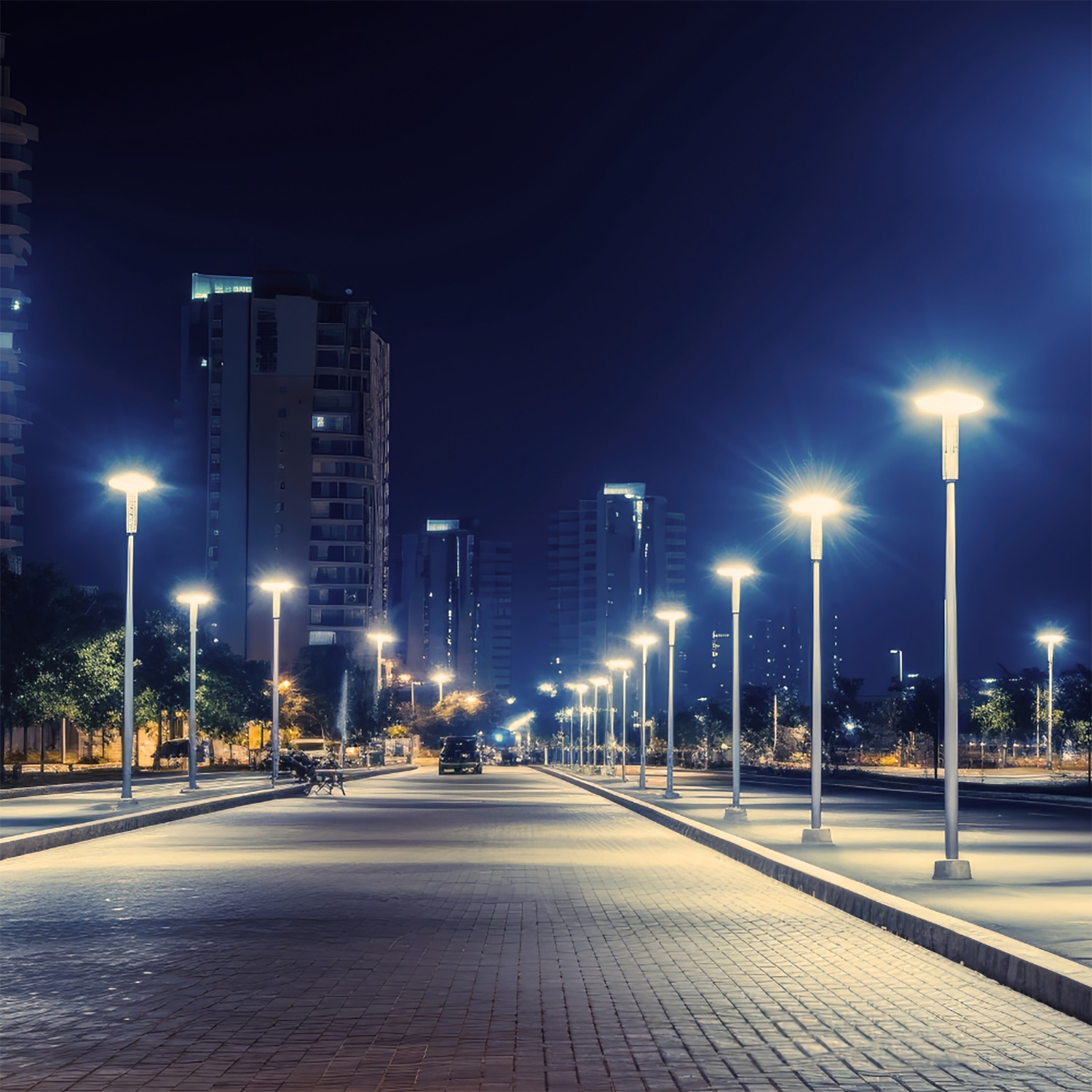 LUXULA LED-Hallenleuchte LX800110, HighBay, linear, 60W, 6000lm, 3000K LUXULA LED-Hallenleuchte LX500143, HighBay, linear, 200W, 20000lm, 4000K