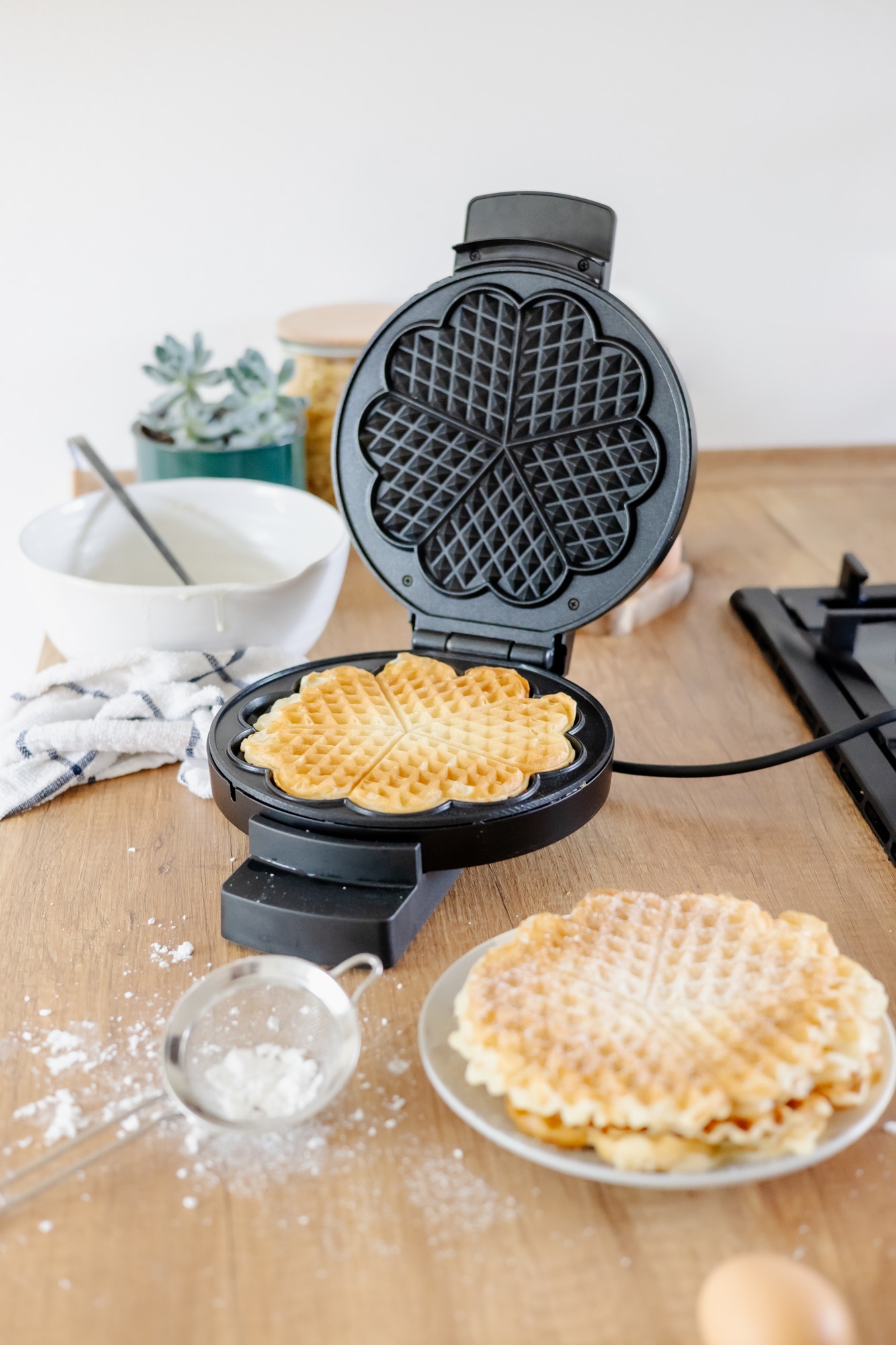 STEBA XL Waffeleisen WE 3 XL, Ø18,5cm, 5 Herzwaffeln, 900W