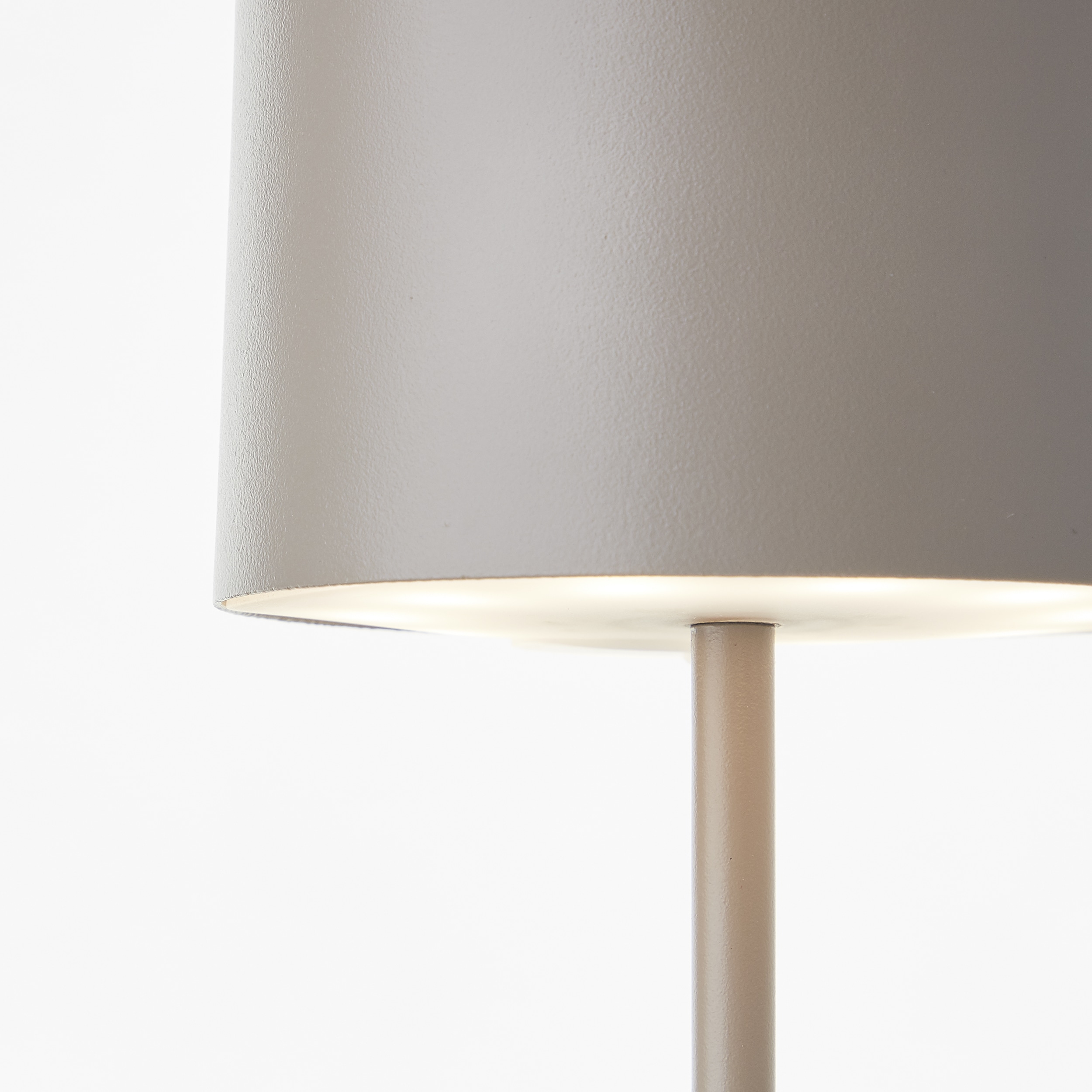 BRILLIANT LED-Akku-Tischleuchte Helio, 2 W, 210 lm, 3000 K, Metall, taupe