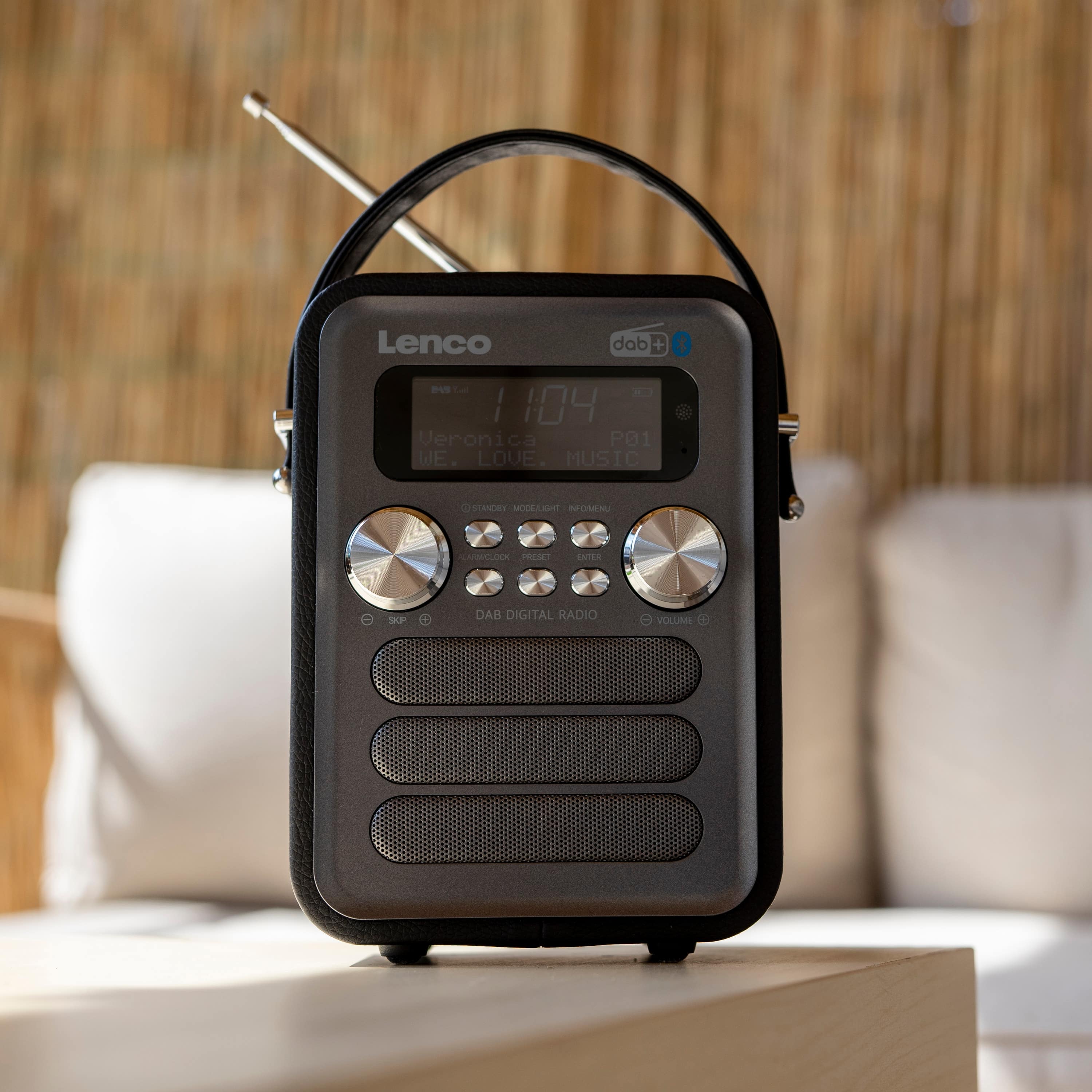 LENCO UKW Radio, CD-Player, USB-Wiedergabe, tragbar, schwarz LENCO UKW Radio, tragbar, CD-Player, USB-Wiedergabe, schwarz