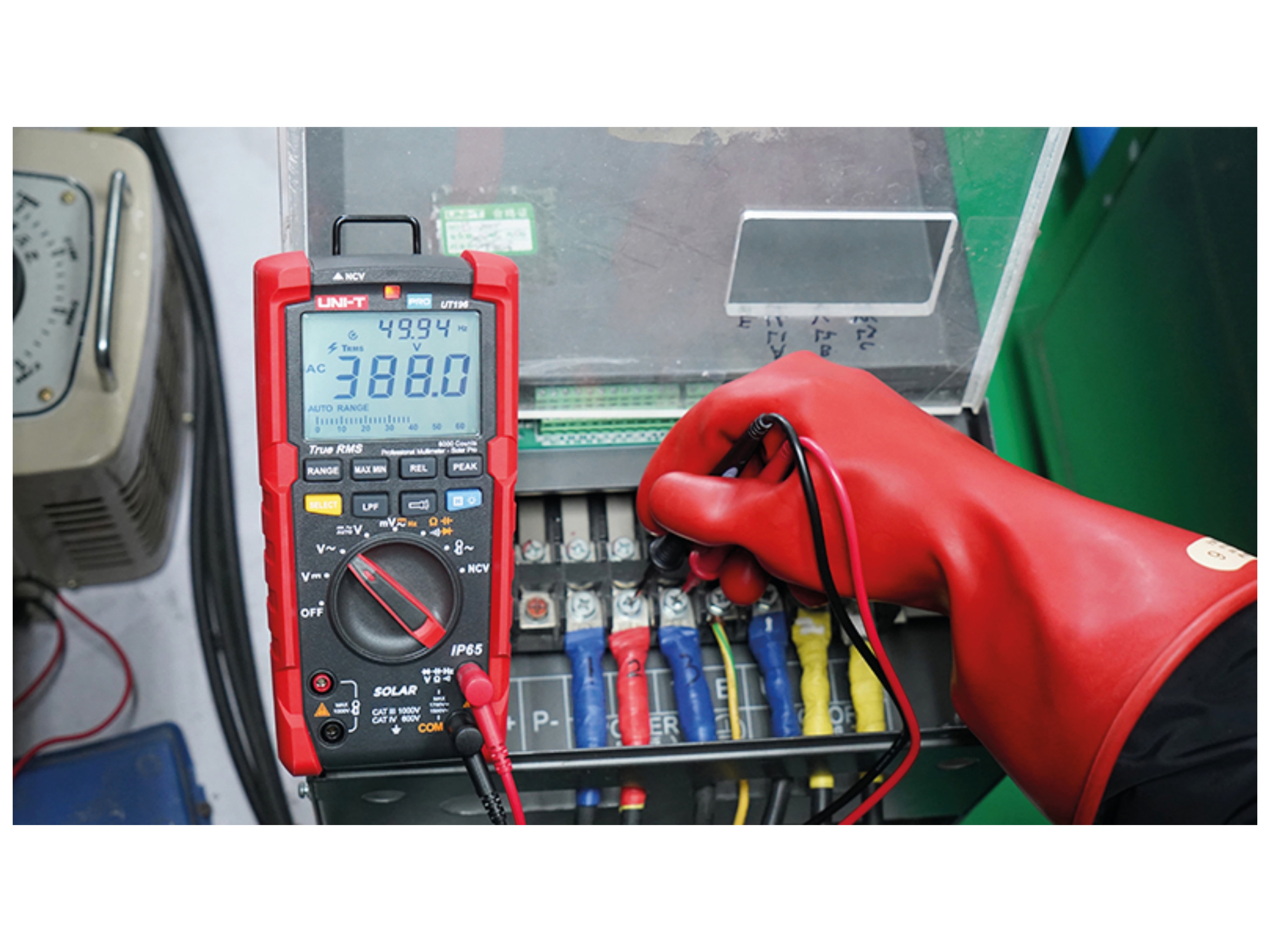 UNI-T True RMS Solar-Multimeter UT196