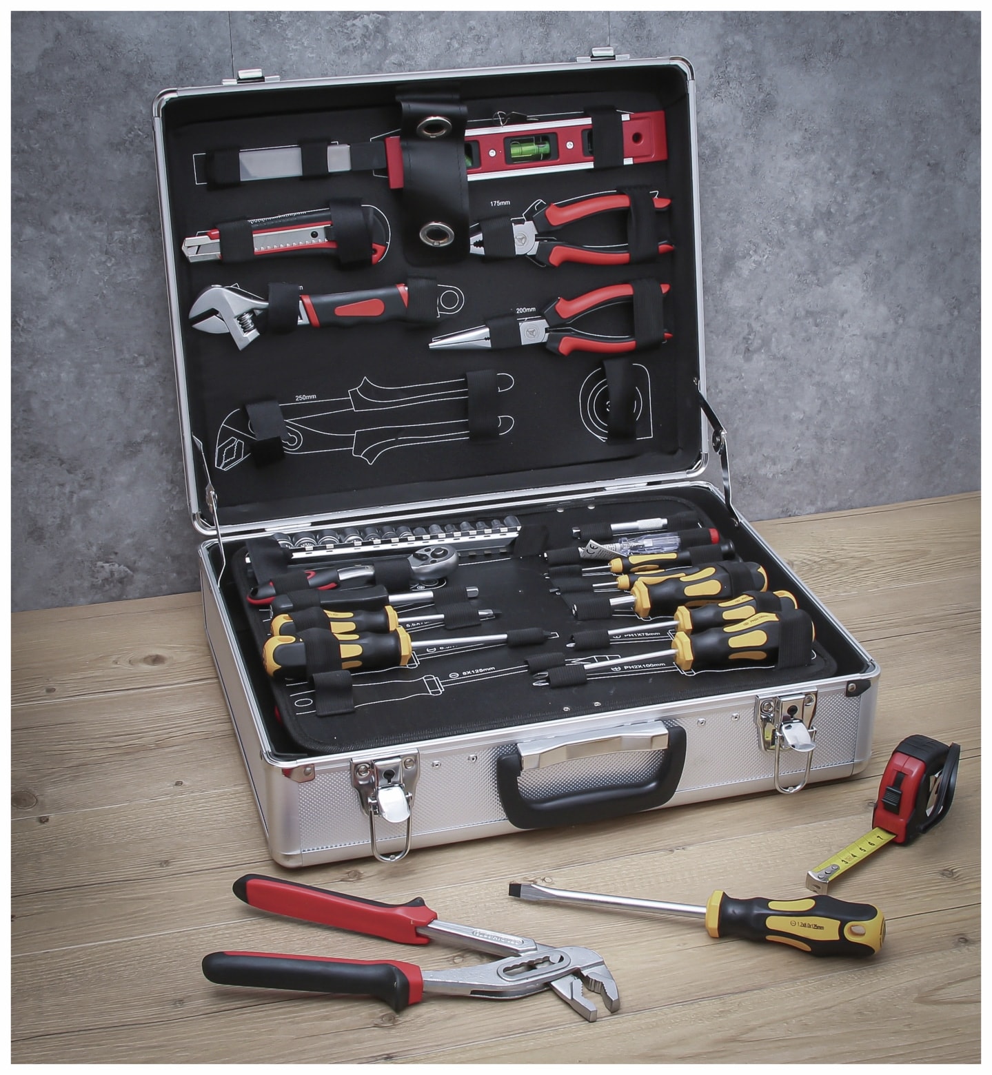 BGS TECHNIC Werkzeug-Satz 2204, im Alukoffer, 129-tlg.
