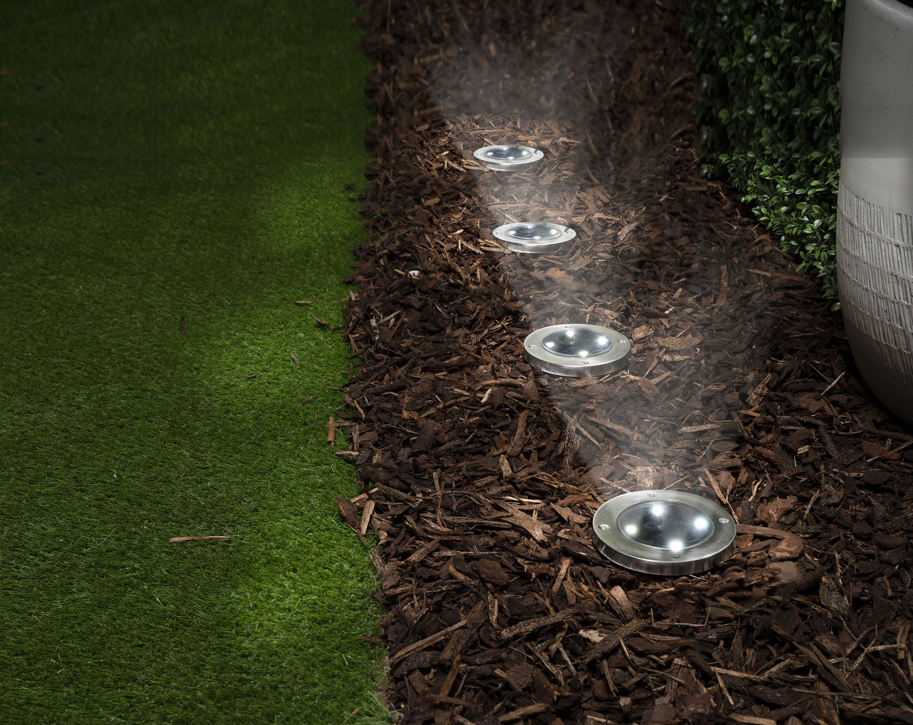 Solar-Bodenspot,GRUNDIG, 4er-Set, 600mA, mit Erdspieß