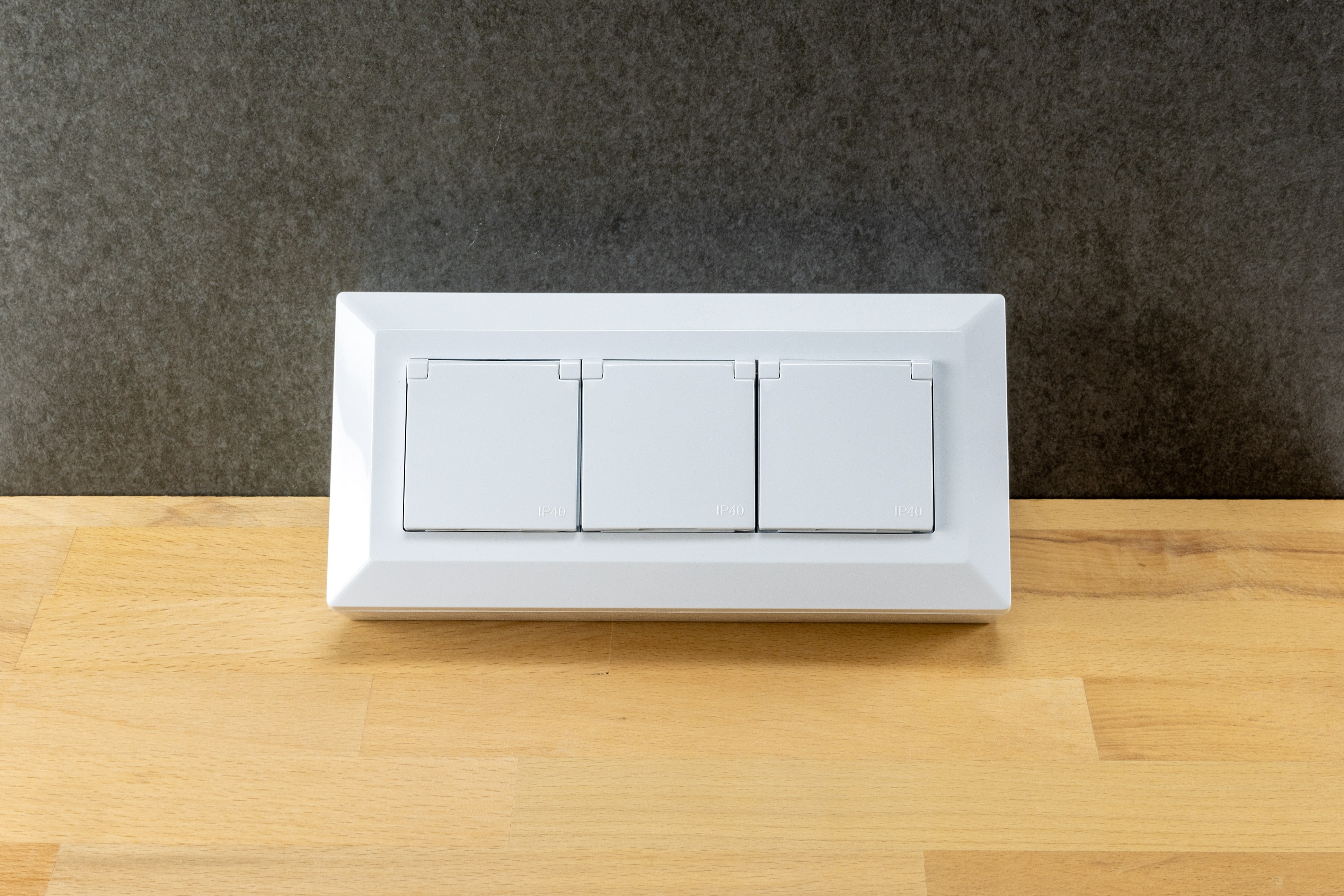 CHILITEC Steckdosenblock 23950, 2-fach, mit Schutzklappen, USB-A+C, weiß