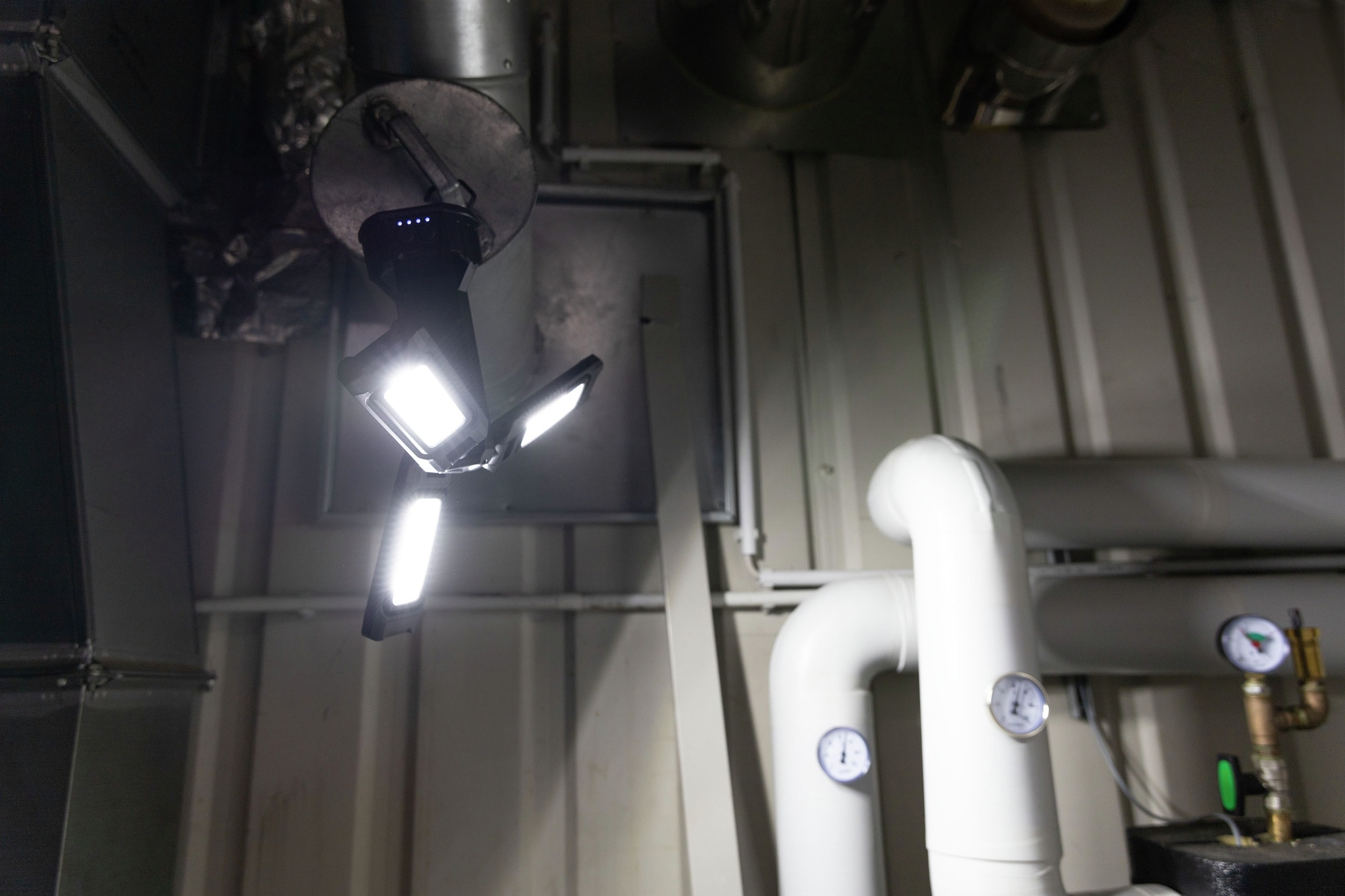 ANSMANN LED-Arbeitsleuchte Triohead, 7000 R, Akkubetrieb, mit Stativ ANSMANN LED-Arbeitsleuchte Triohead, 7000 R, Akkubetrieb, mit Stativ