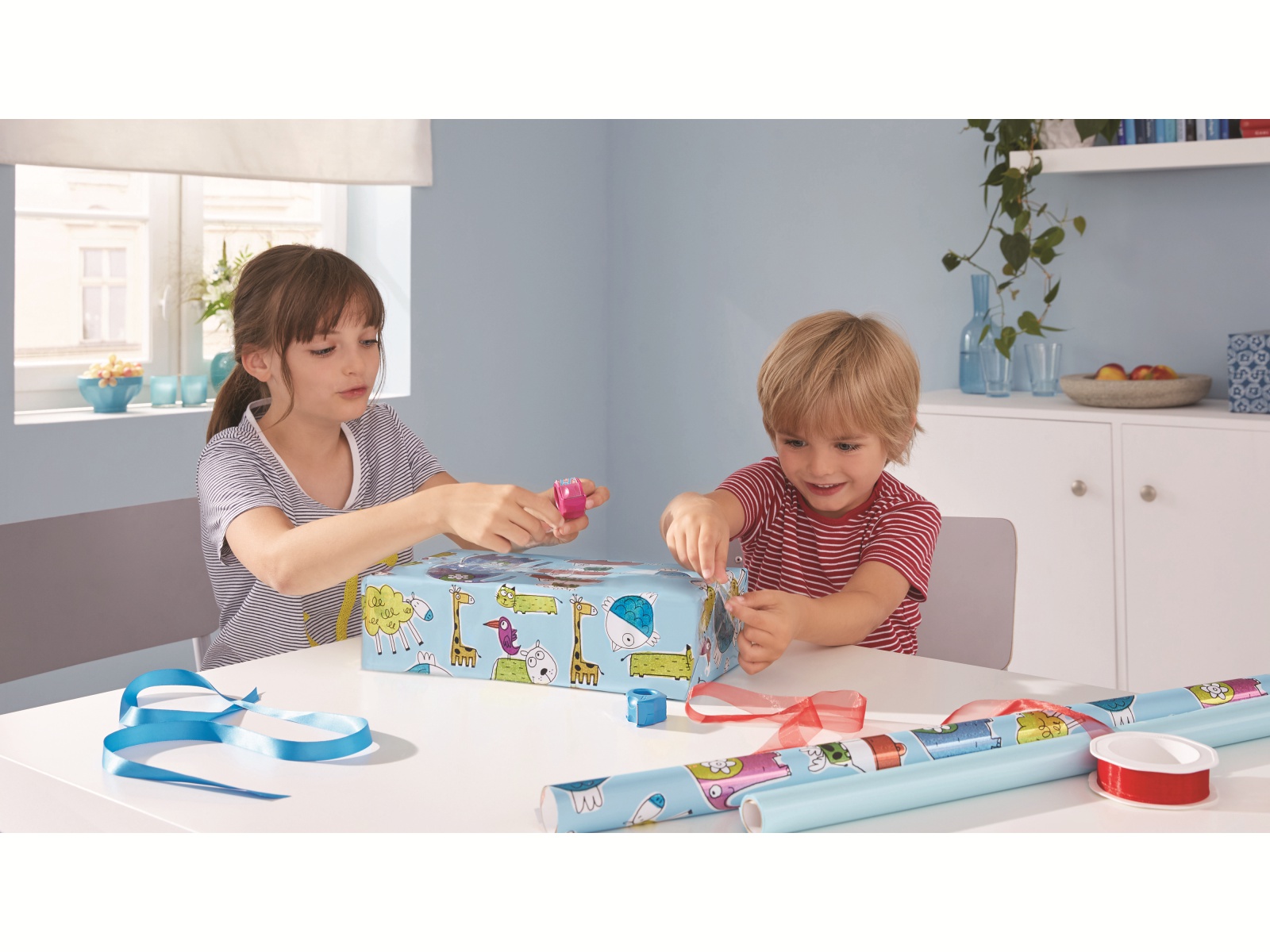 TESA film® Mini Abroller in 4 Farben + film® kristall-klar, 10m:19mm, 58230-00000-02