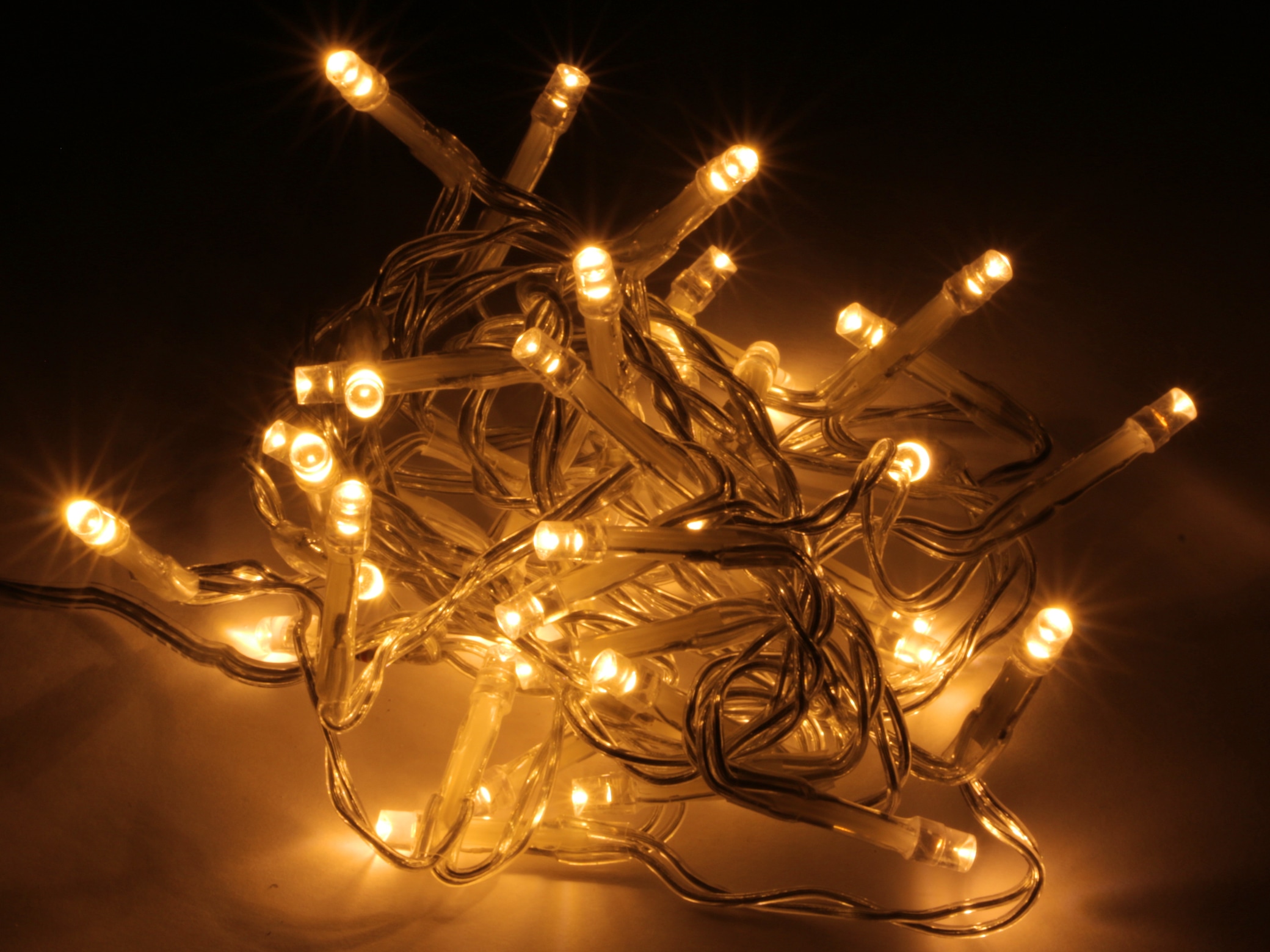 LED-Lichterkette, 40 LEDs, warmweiß, 230V~, IP44, Innen/Außen, Kabelfarbe silber/transparent LED-Lichterkette, 40 LEDs, warmweiß, 230V~, IP44, Innen/Außen, Kabelfarbe silber/transparent