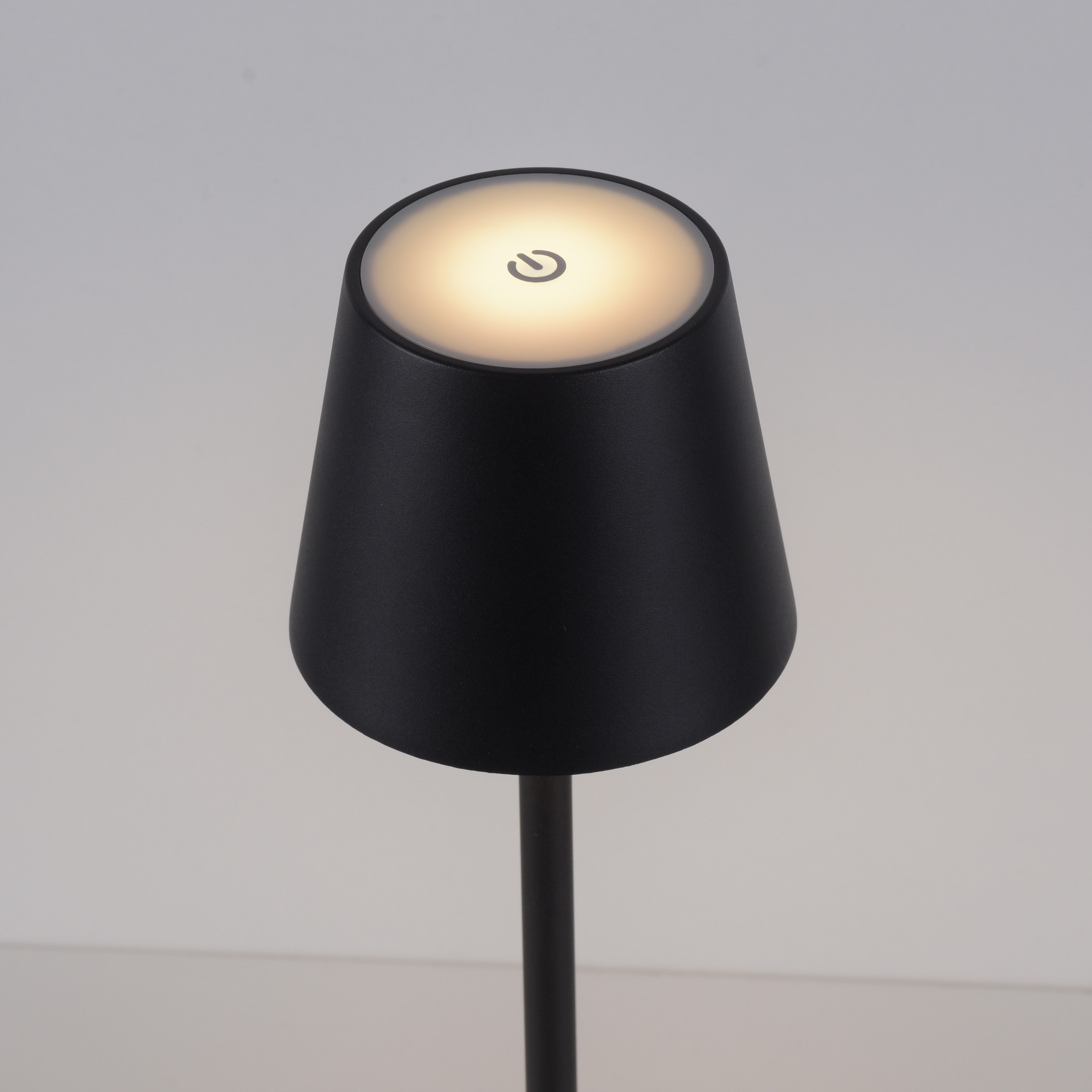 JUST LIGHT LED-Akku-Tischleuchte 19250-18 schwarz, 2,5 W, 320 lm, 3000 K, IP54 JUST LIGHT LED-Akku-Tischleuchte 19250-18 schwarz, 2,5 W, 320 lm, 3000 K, IP54