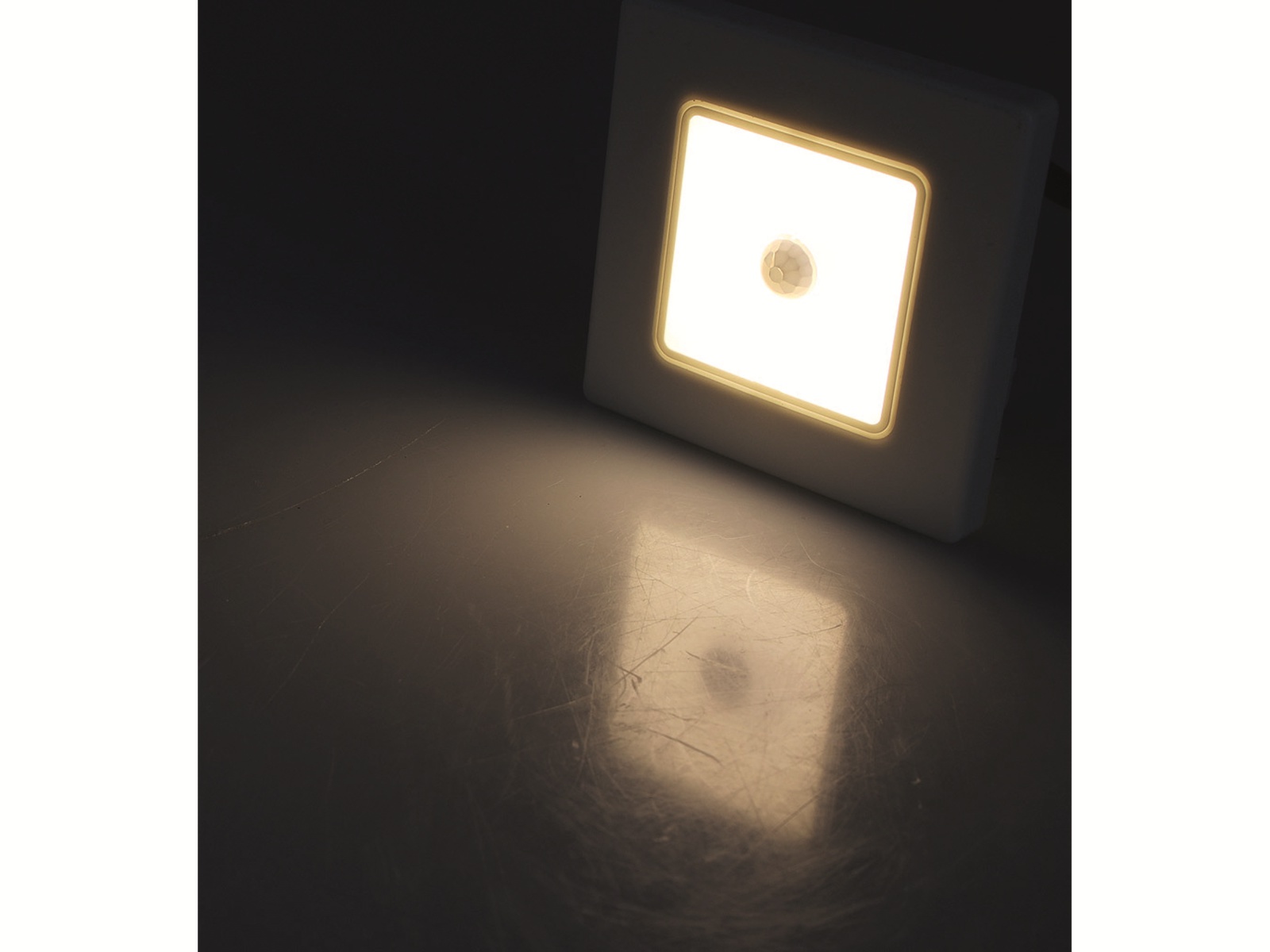 CHILITEC LED-Einbauleuchte EBL 86 PIR, 2,5 W, 3000 K, warmweiß, Rahmen silber CHILITEC LED-Einbauleuchte EBL 86 PIR, 2,5 W, 3000 K, warmweiß, Rahmen silber
