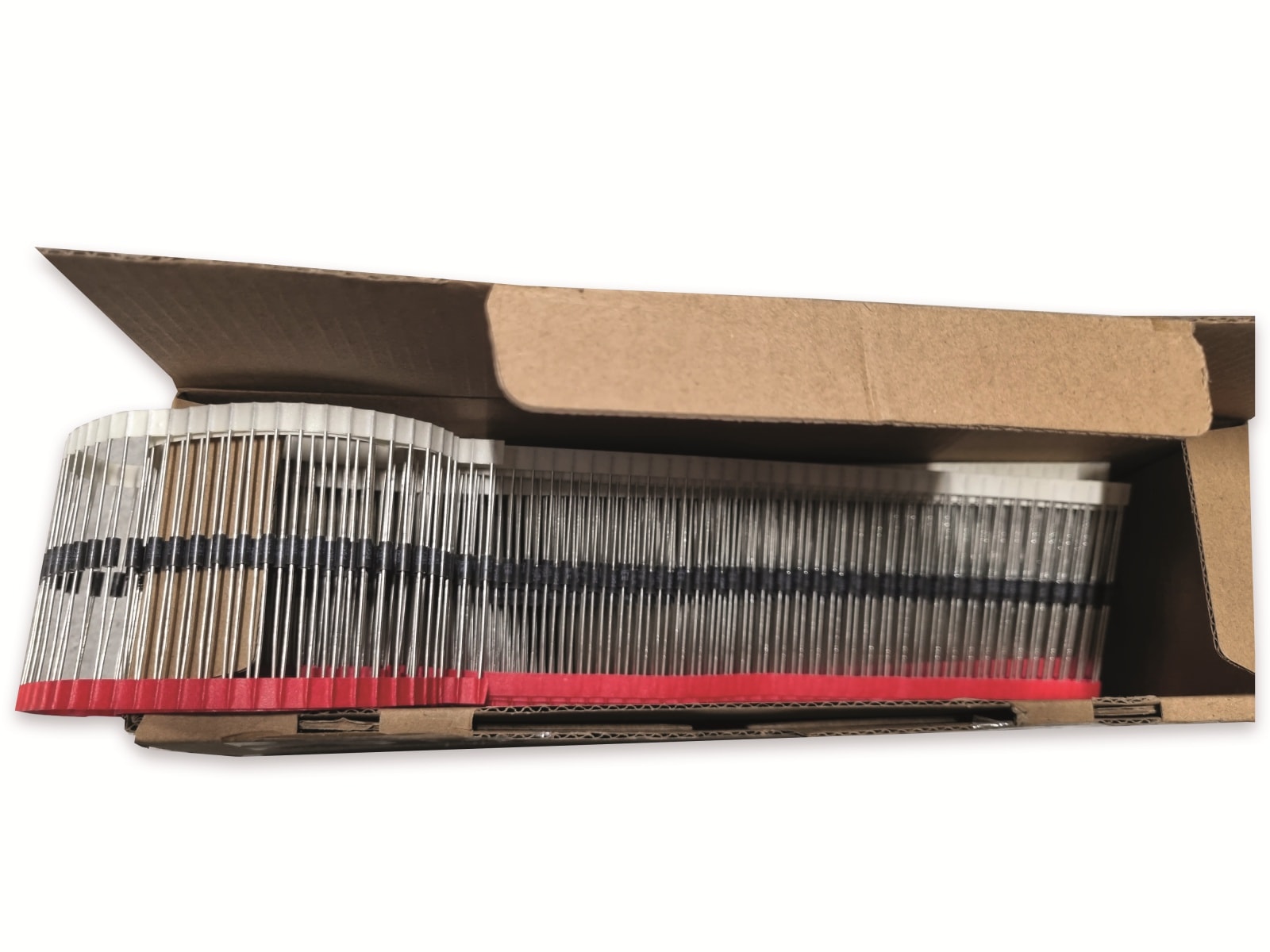 DIOTEC Suppressordiode / TVS-Diode, P6KE8.2CA, Bidirektional, Sperrspannung 7, Durchlassstrom 52