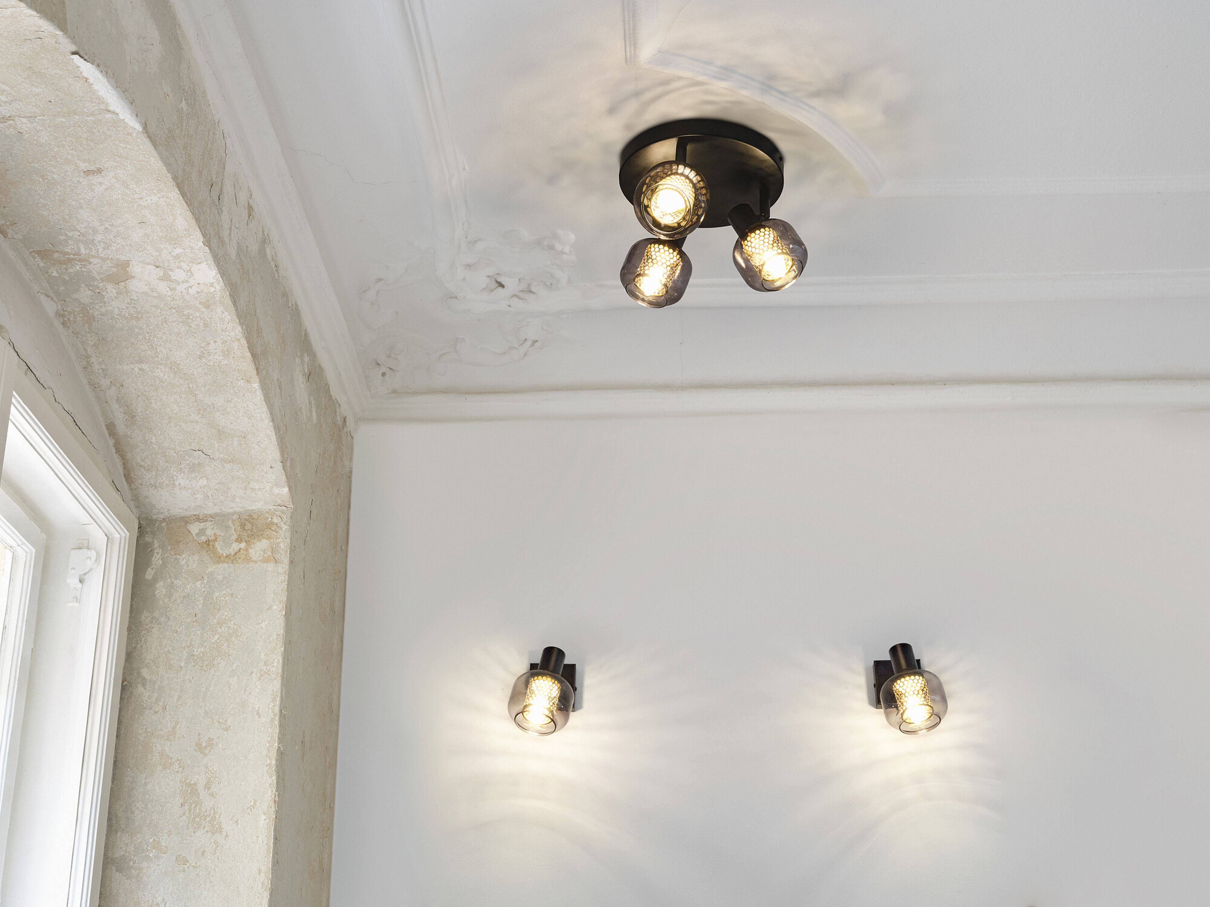 OSRAM Deckenanbau-Leuchte, E14, 8,4 W, 2700 K, 750 lm, IP20, goldenes Wabengitter, dimmbar