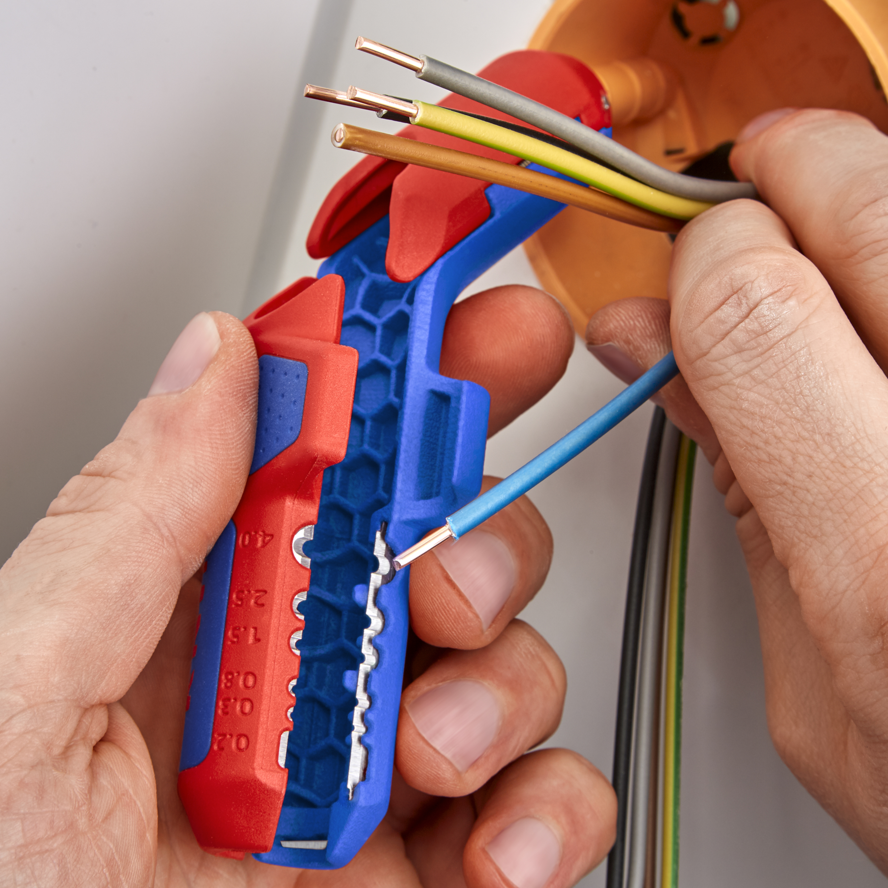KNIPEX Abmantelungswerkzeug ErgoStrip PV, 16 95 03 SB