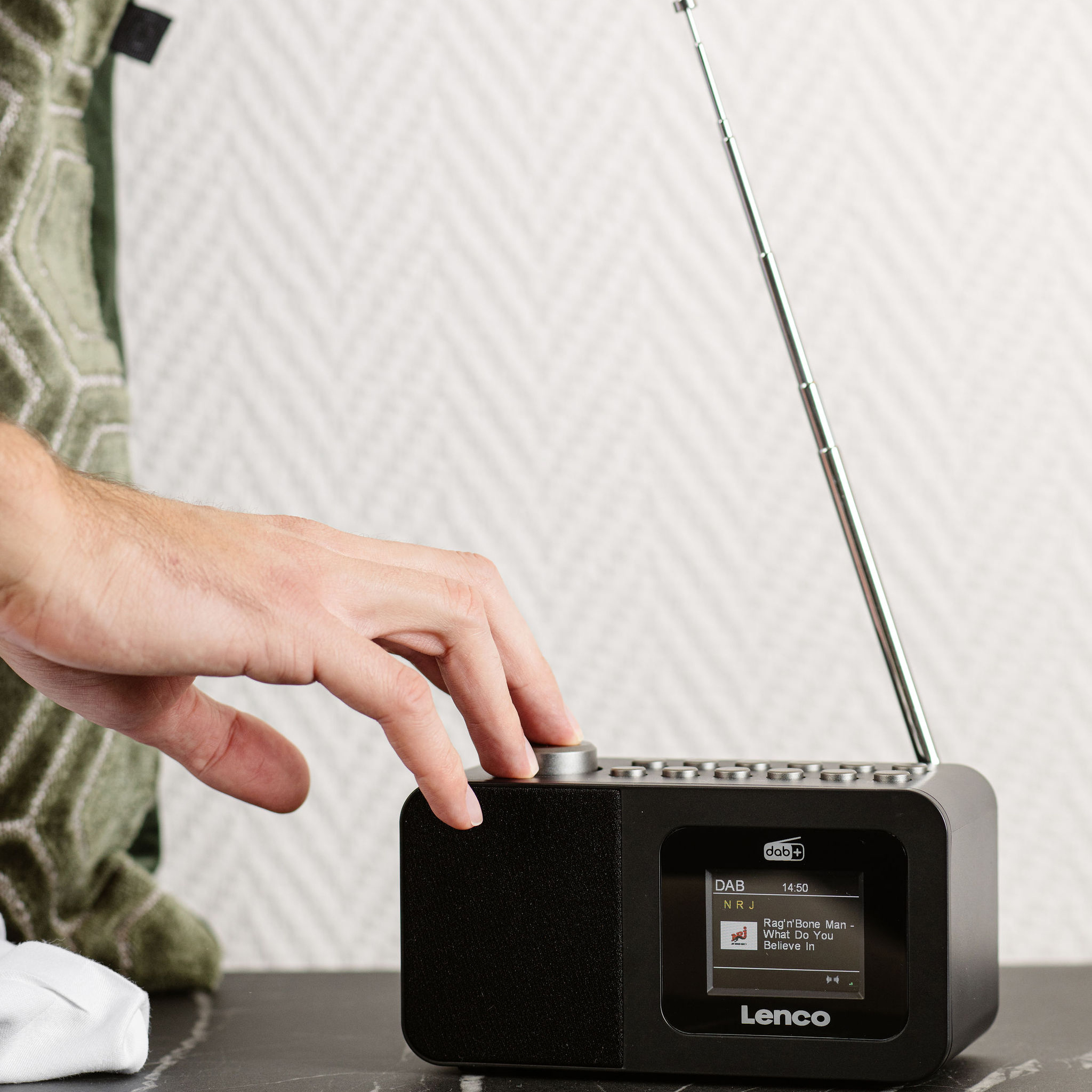 LENCO DAB+/FM Uhrenradio, Bluetooth, Farbdisplay