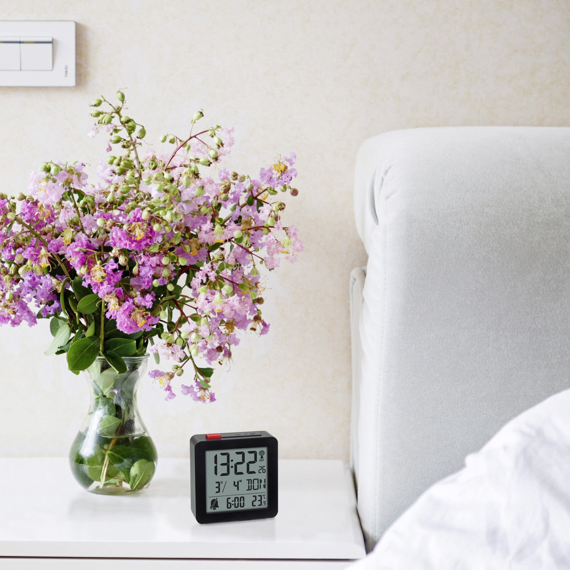 TFA Funkwecker 60.2566.01, mit Temperaturanzeige