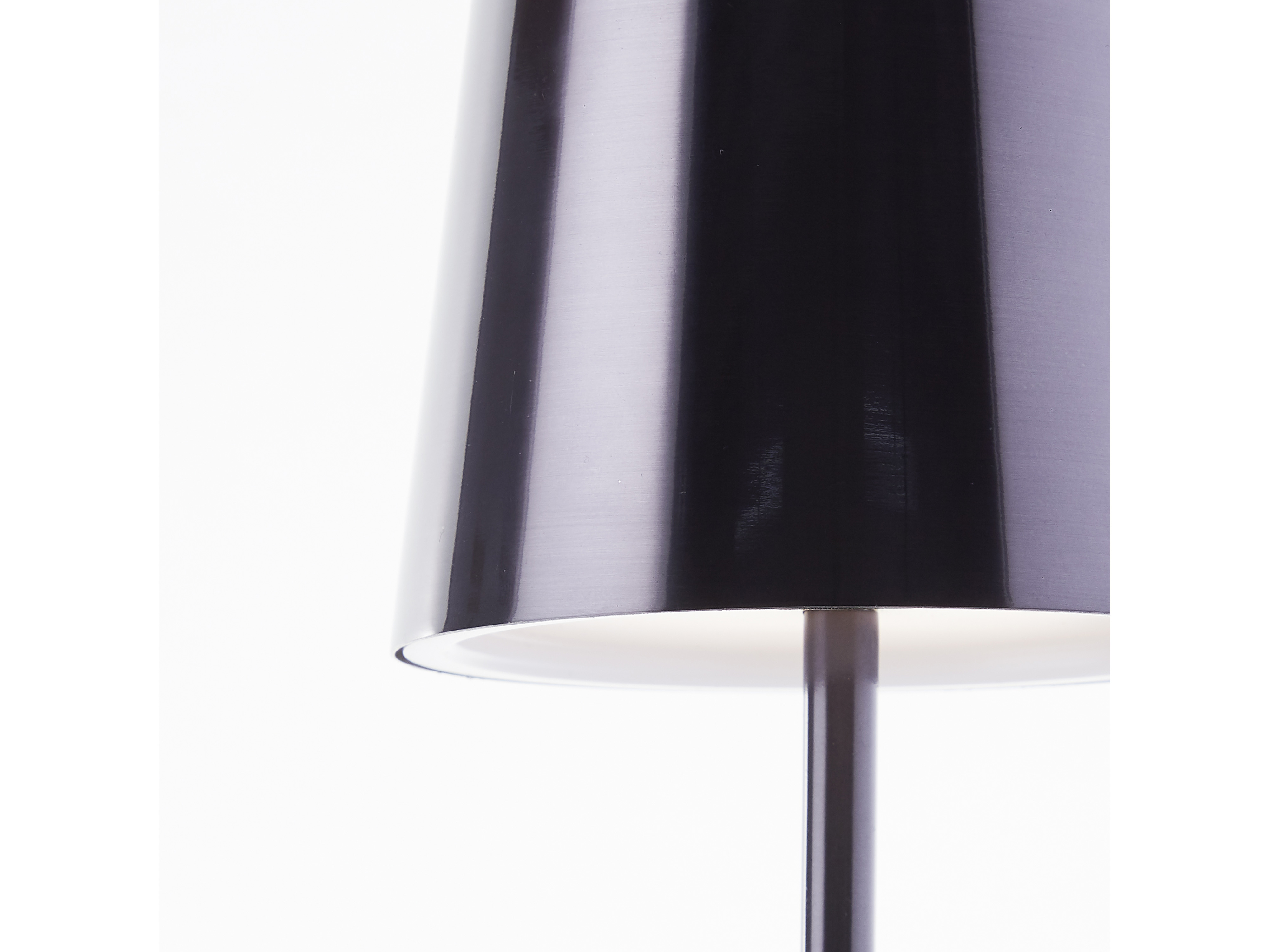 BRILLIANT LED-Akku-Tischleuchte Xaana, 4W, 300lm, CCT, schwarz-chrom