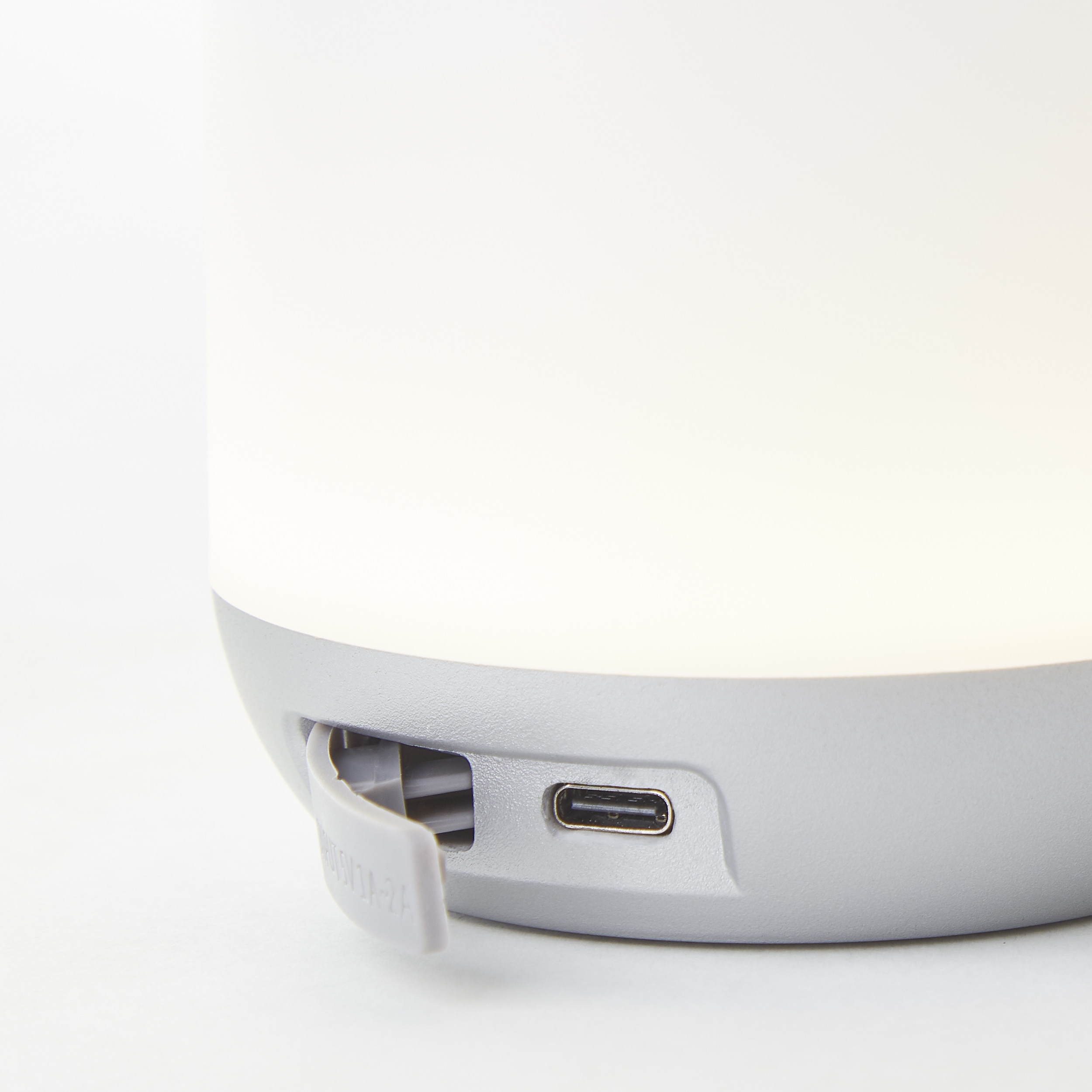 BRILLIANT LED-Akku-Außentischleuchte Gemma, weiß
