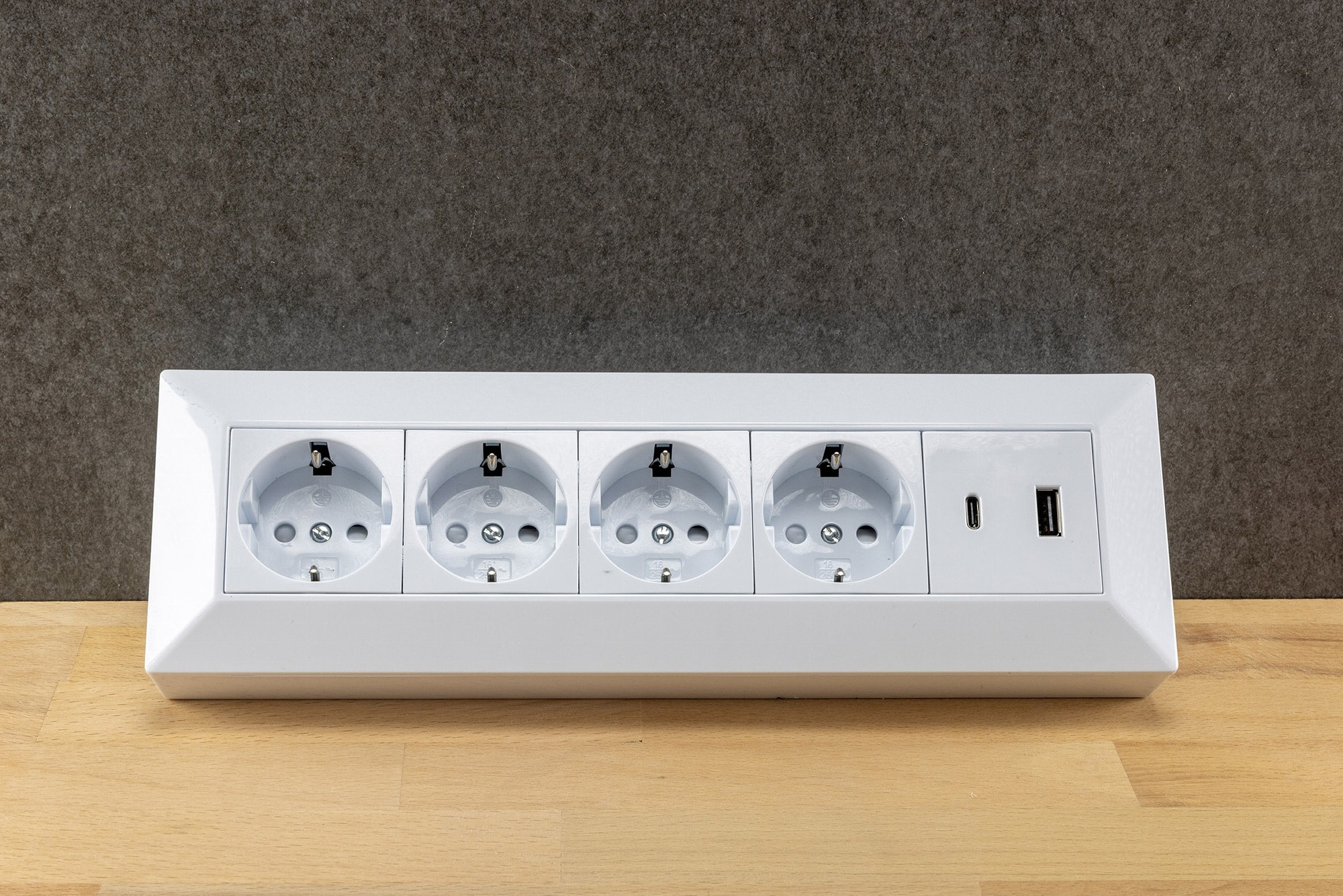 CHILITEC Steckdosenblock 23788, 4-fach, USB-A+C, 250V/16A, weiß CHILITEC Steckdosenblock 23788, 4-fach, USB-A+C, 250V/16A, weiß