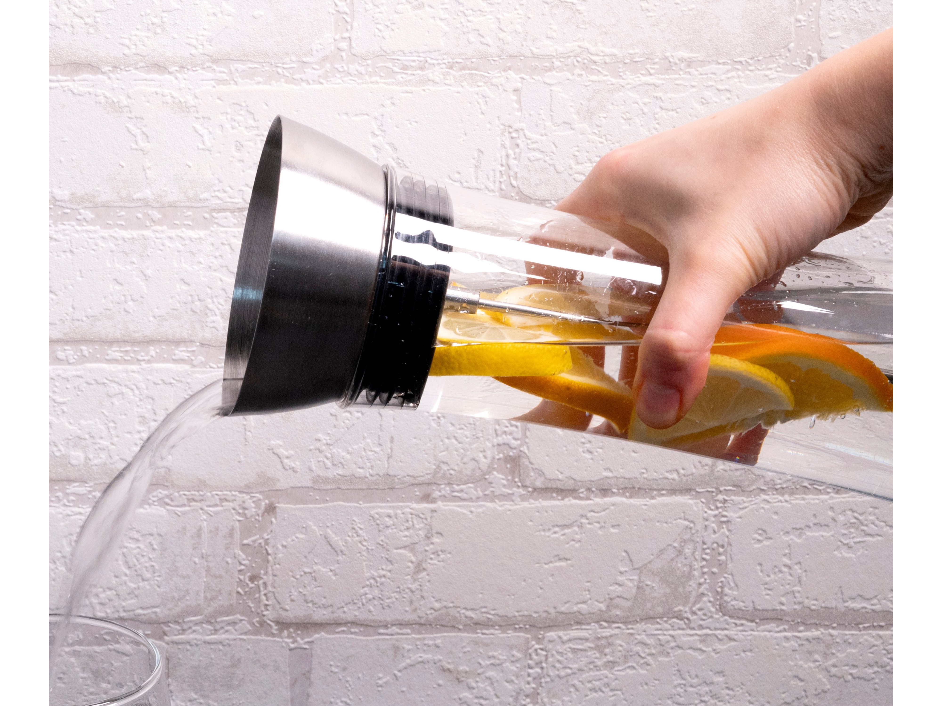 ALPINA Karaffe aus Glas, mit Spieß, 1.1L, Glas & Edelstahl, elegantes Design ALPINA Karaffe aus Glas, mit Spieß, 1.1L, Glas & Edelstahl, elegantes Design