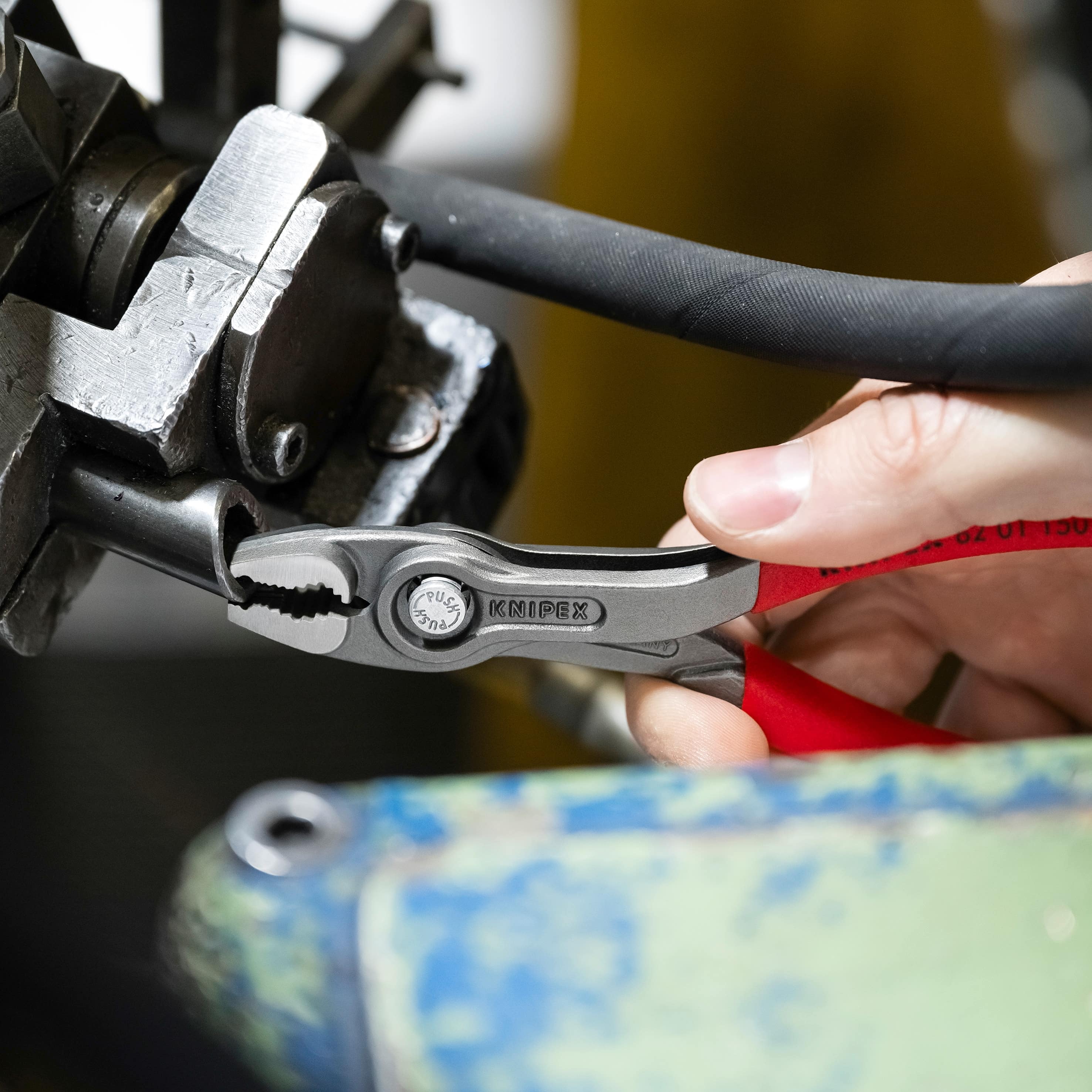 KNIPEX Front- und Seitengreifzange, TwinGrip, 82 01 150, 150 mm